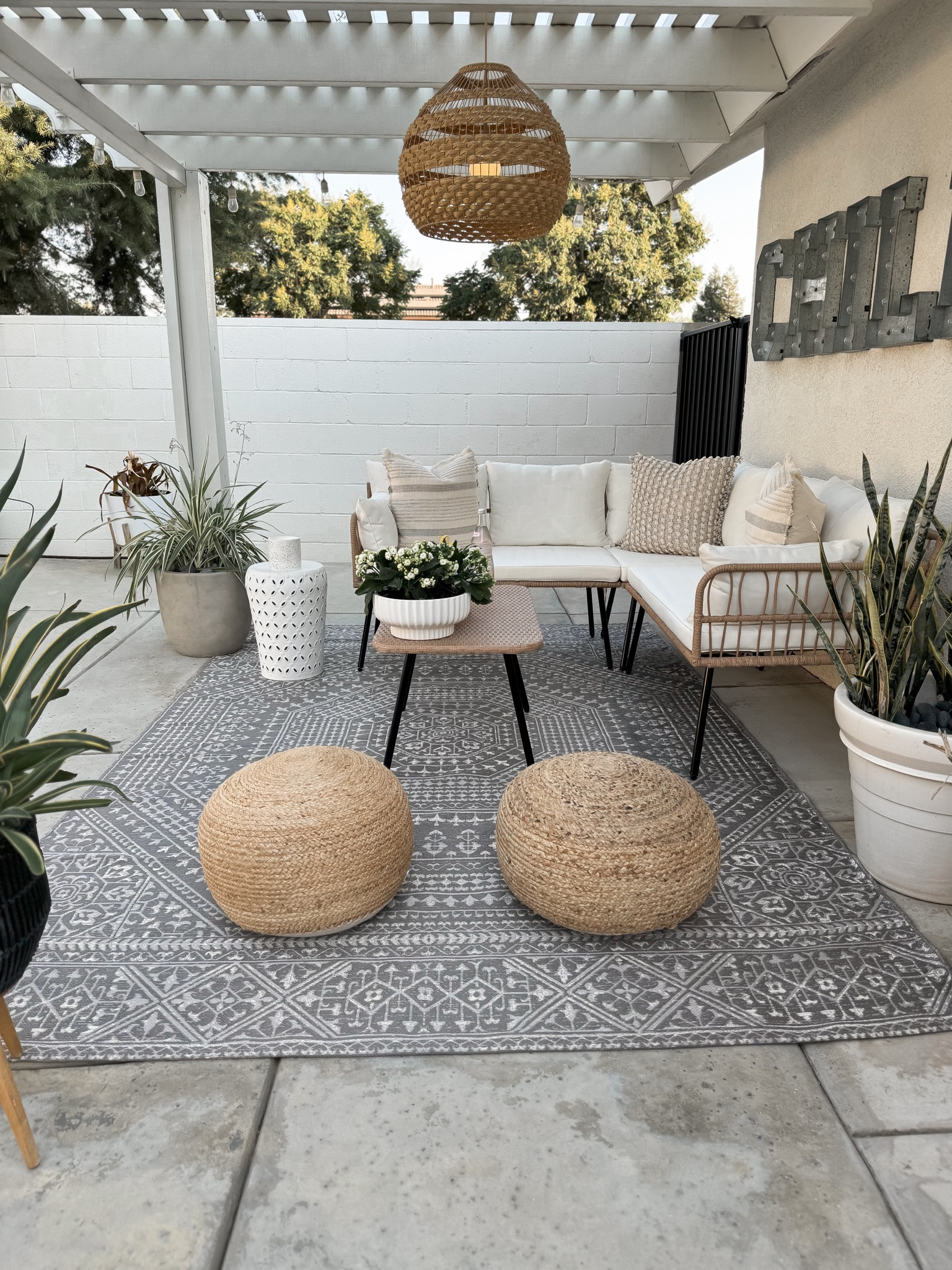 Okaaaaay @walmart, I see you!!! I saw this patio set on Walmart, then saw the price, and said yes, please!!! Perfect update to our back patio! 

#WalmartPartner #Walmart #outdoorfurniture #patiofurniture 