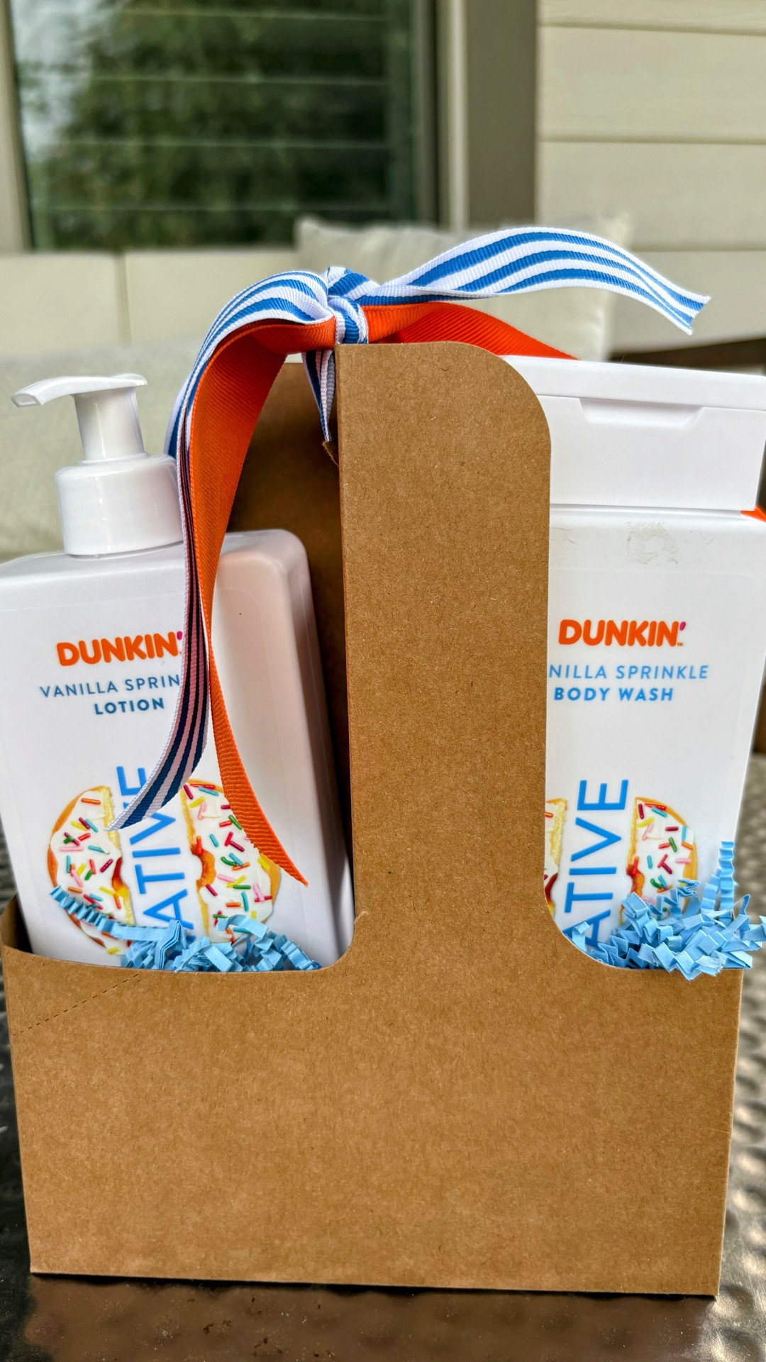 Here’s a quick and easy gift for any occasion! Gift for him, hank you gift, just for fun, or just because!
⠀
#native #dunkin #giftideas #giftinspo #gifting #giftingideas #cutegifts #simplegiftideas #giftsforhim

#LTKMens #LTKFamily #LTKBeauty