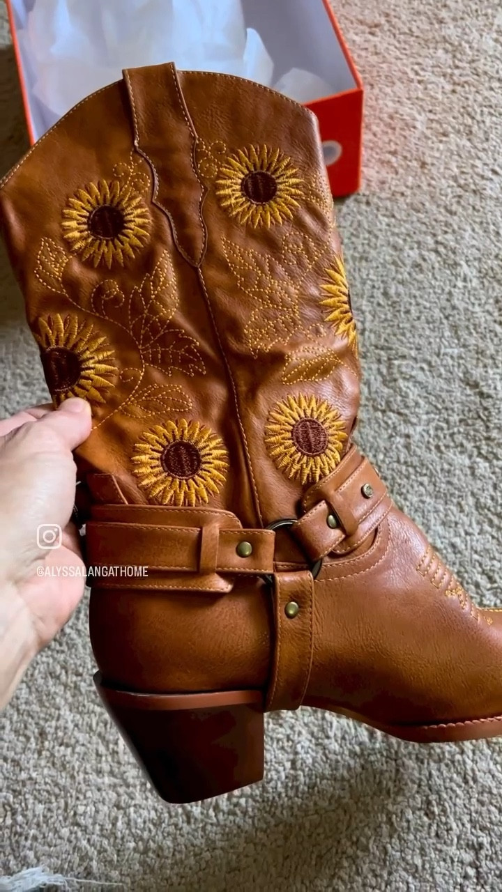 Sunflower cowboy boots.  Cowboy boots Amazon.  Brown cowboy boots.  Nashville outfits.  Country concert summer.  Cowgirl boots.

#LTKshoecrush