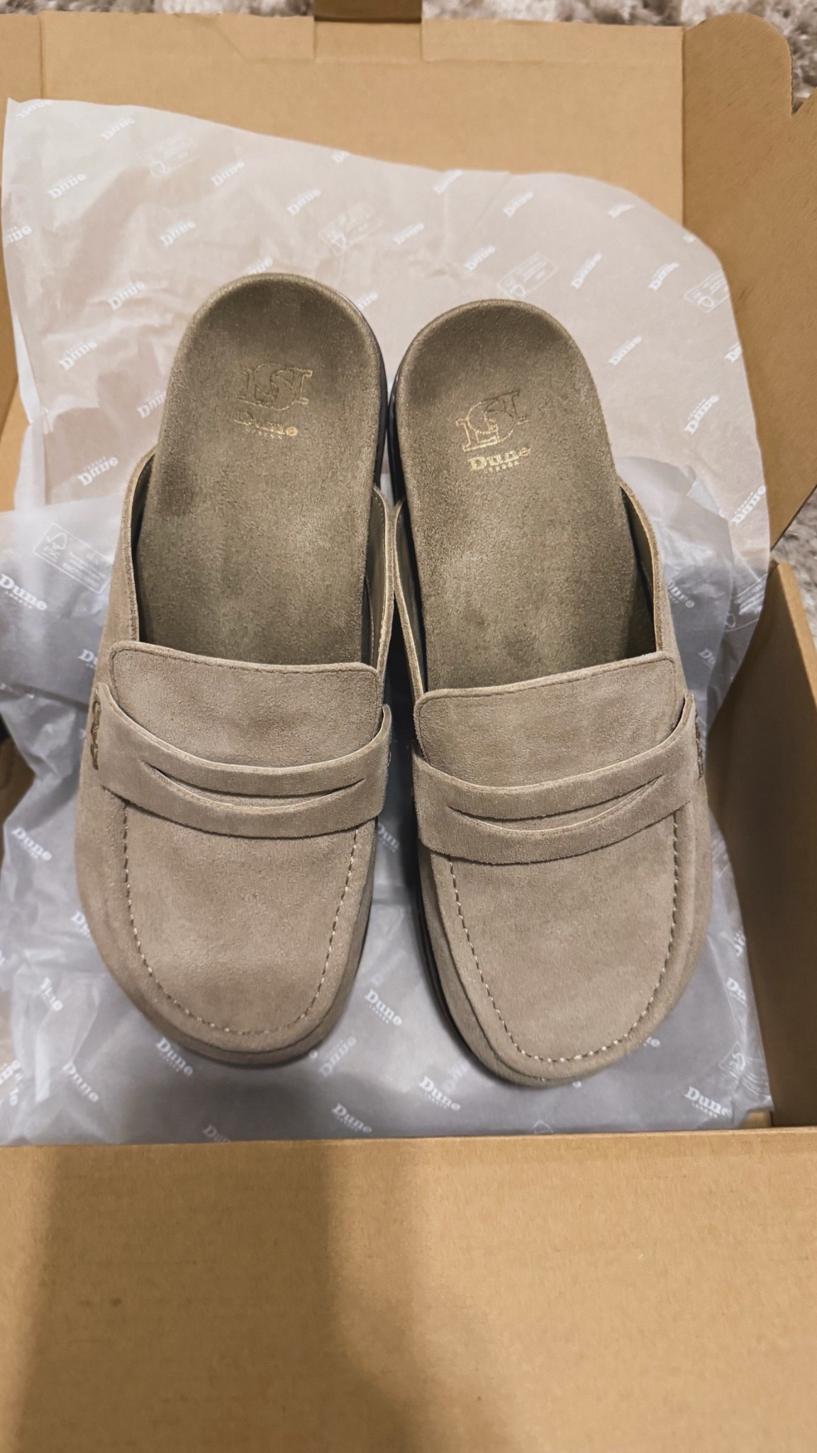 DUNE LONDON TAUPE SUEDE MULES❤️‍🔥
Tags: spring trend neutral flats loafers backless soft leatherr

#LTKspring #LTKshoes