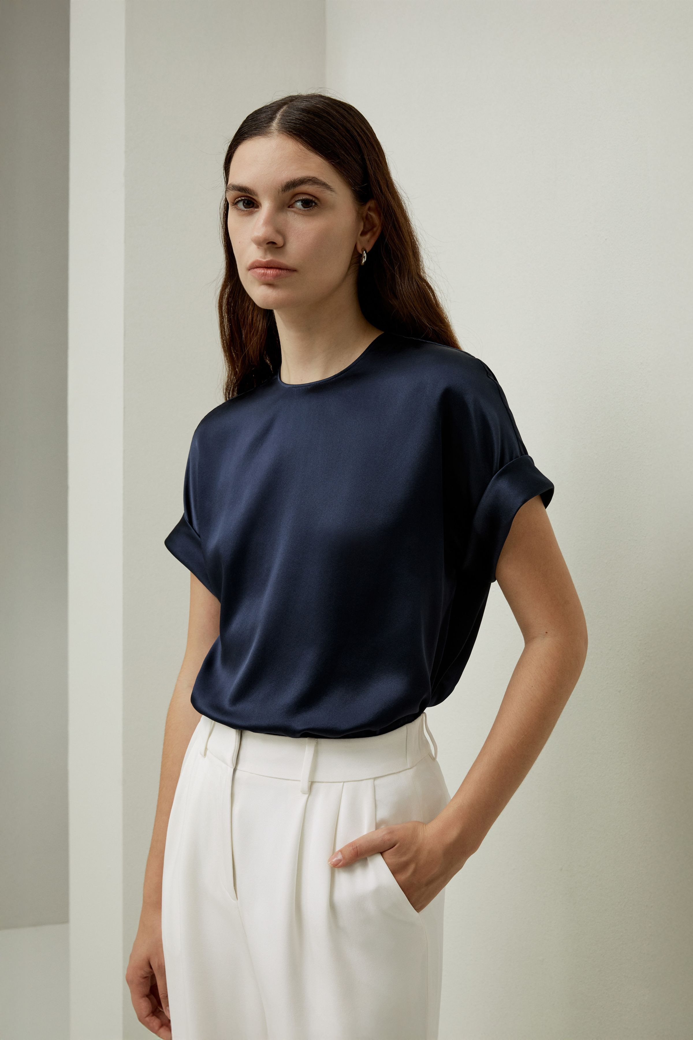 Maglia in seta con maniche oblique e scollo rotondo | LILYSILK