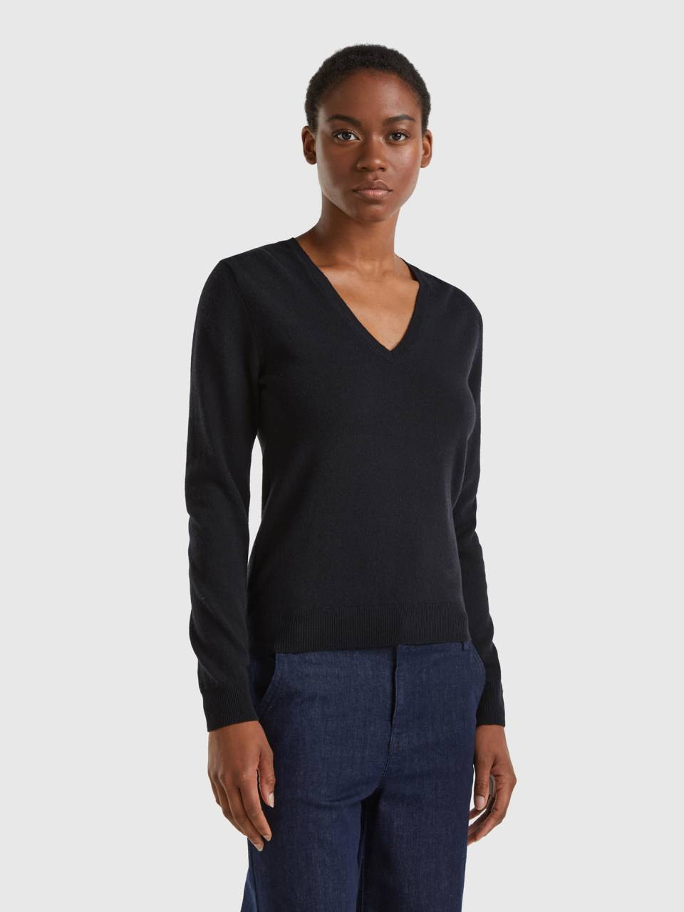 Schwarzer Pullover aus Merinowolle mit V-Ausschnitt - Schwarz | Benetton | Benetton (EU)