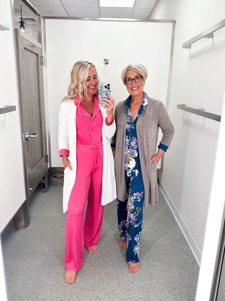 Mama Sugarplum heads straight to the loungewear department & grabs a new pair of these pjs every year!! So soft & lightweight, with a cooling feel. And of course it wouldn’t be lounge without a barefoot dreams cardigan!

Wearing XS in both  