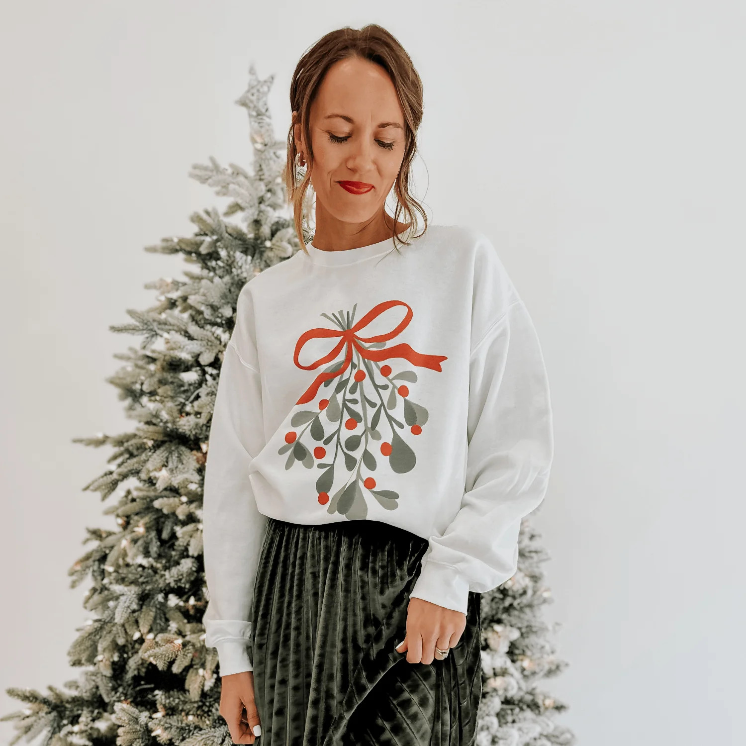 Holly Bow Sweatshirt | Mountain Moverz