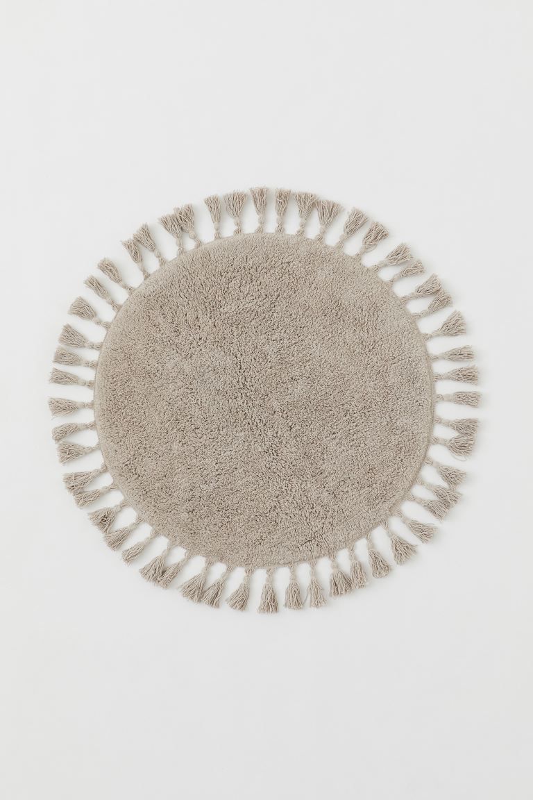 Round bath mat in thick cotton terry with tasseled trim. Non-slip protection at back. Do not use ... | H&M (US)