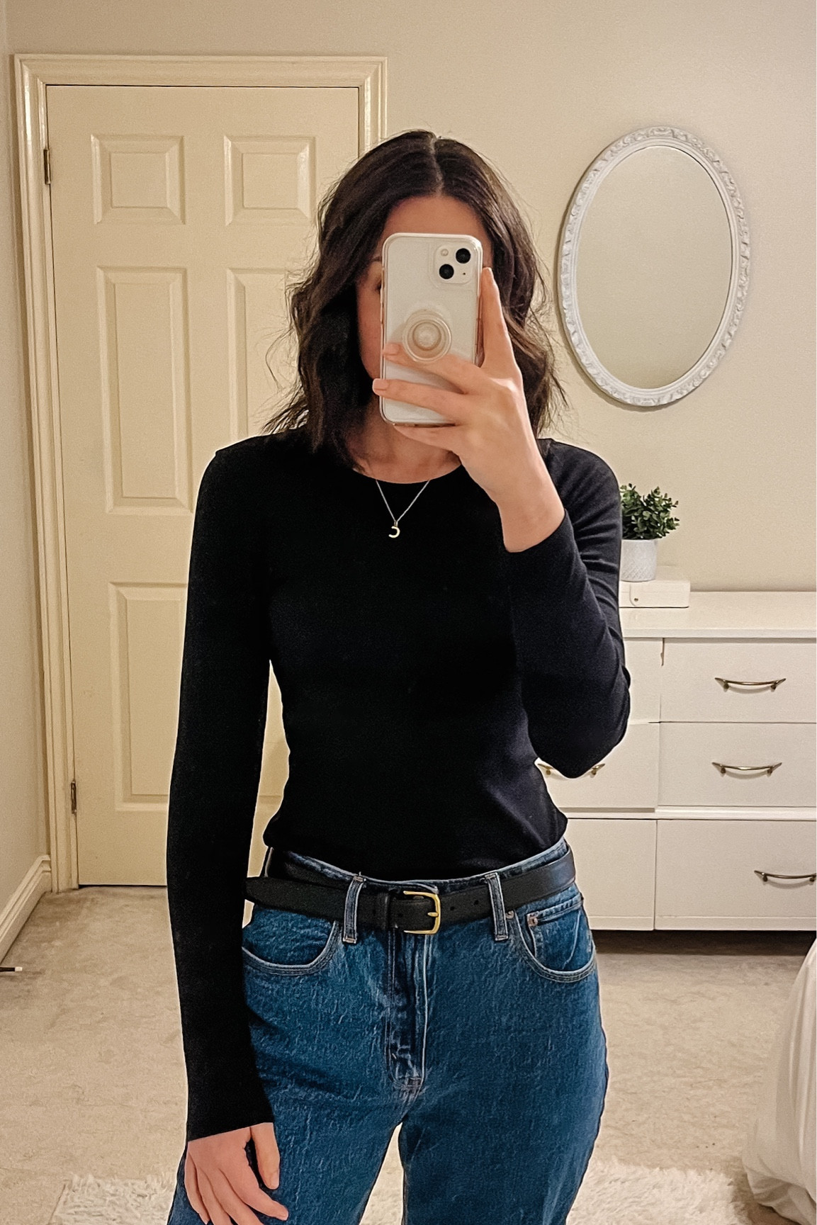 Casual outfit inspo🖤

Black longsleeve shirt Aritzia 90s relaxed jeans medium mid wash Abercrombie black belt work outfit office inspo ideas women Pinterest girl aesthetic go to longsleevee

#LTKstyletip #LTKworkwear #LTKfindsunder100