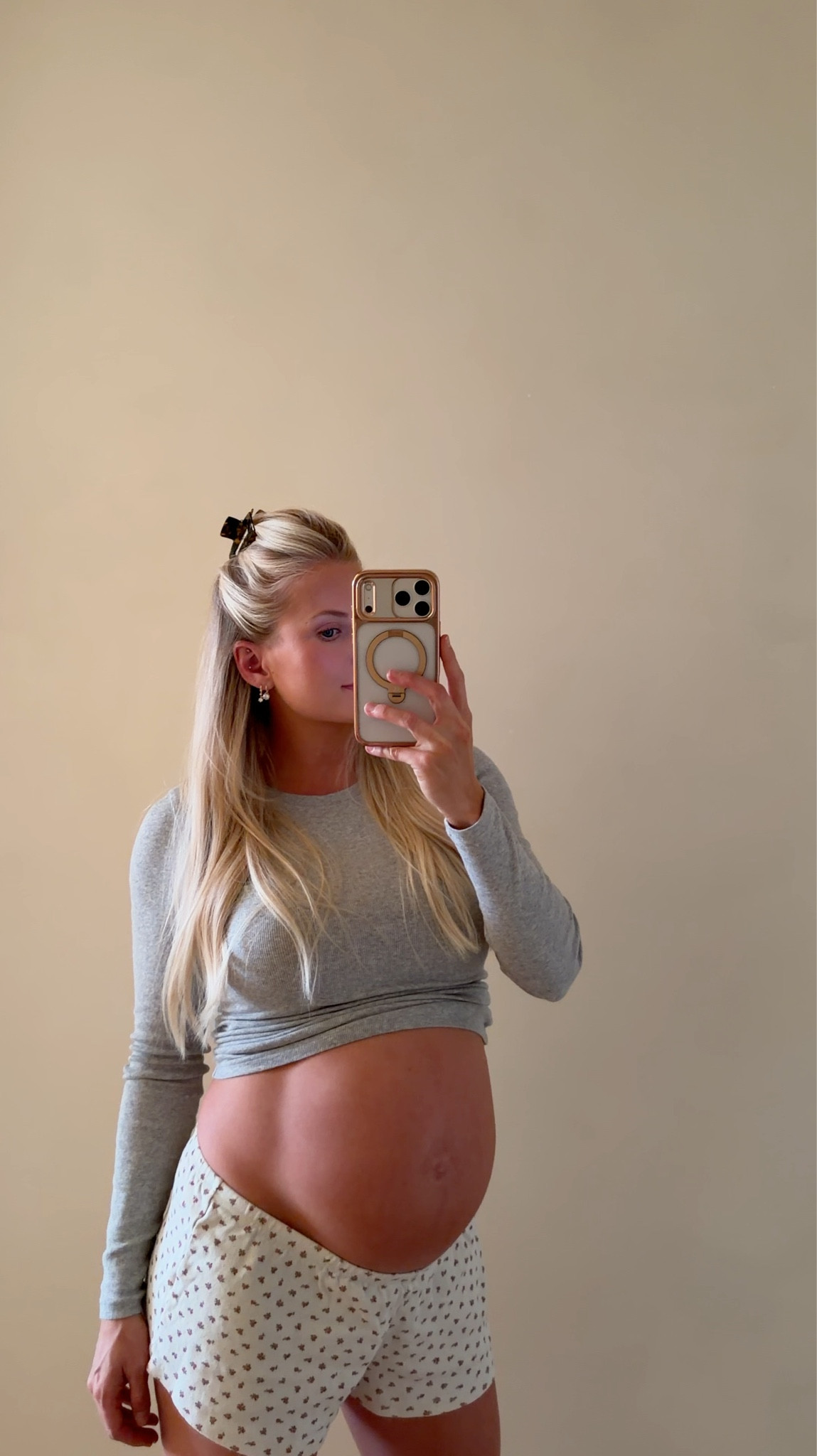 SIZE: med top (heather chrome), one size in shorts, code kathleen20 on earrings! #kathleenpost

Loungewear, pajamas, pregnancy pjs, bunk friendly, maternity

#LTKdayinmylife #LTKBump #LTKselfcare
