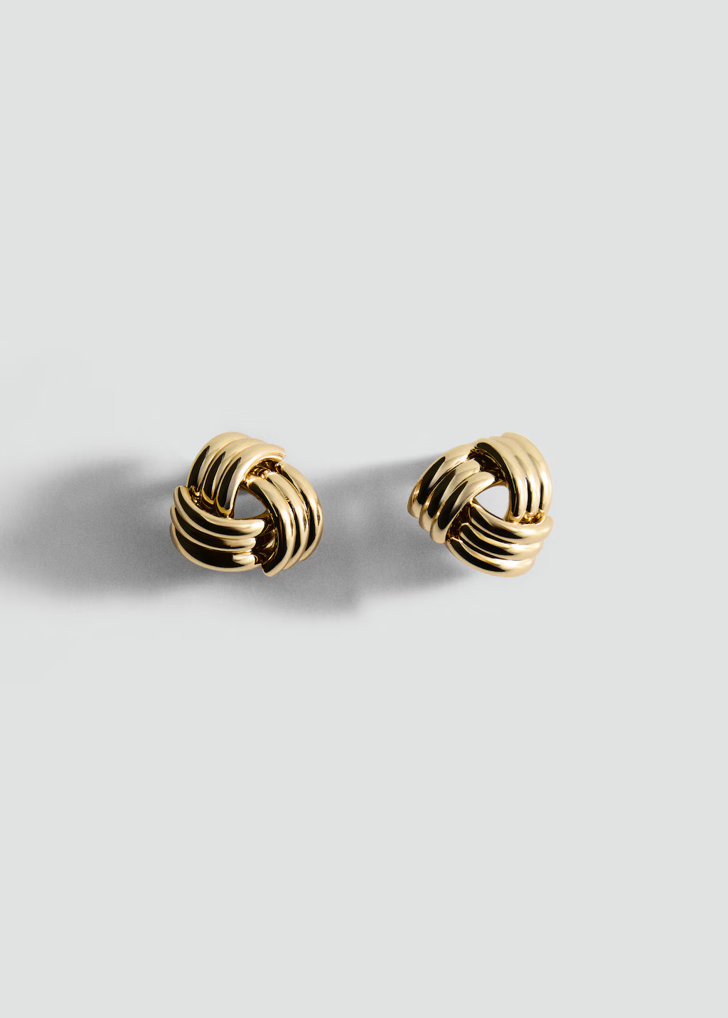 Intertwined knot earrings | MANGO (UK)