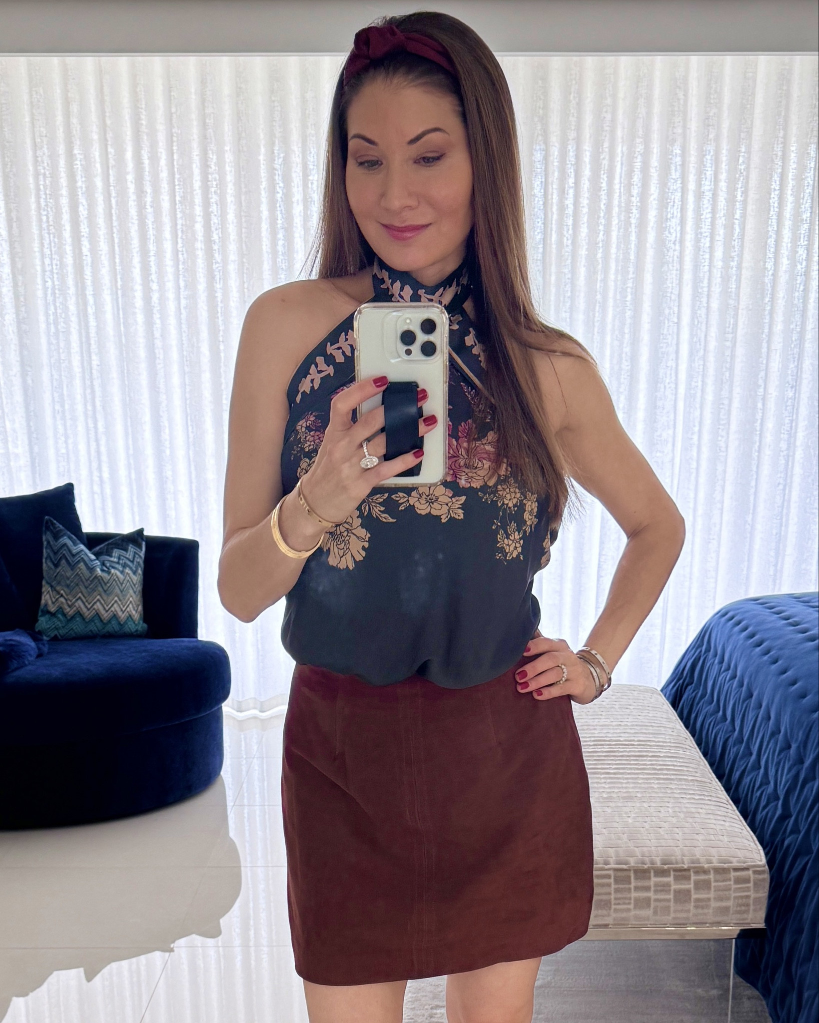 The color of the season: Merlot, Bordeaux, Burgundy, Ox Blood…whatever you want to call it, I’m wearing it all season long. This suede skirt is 🔥