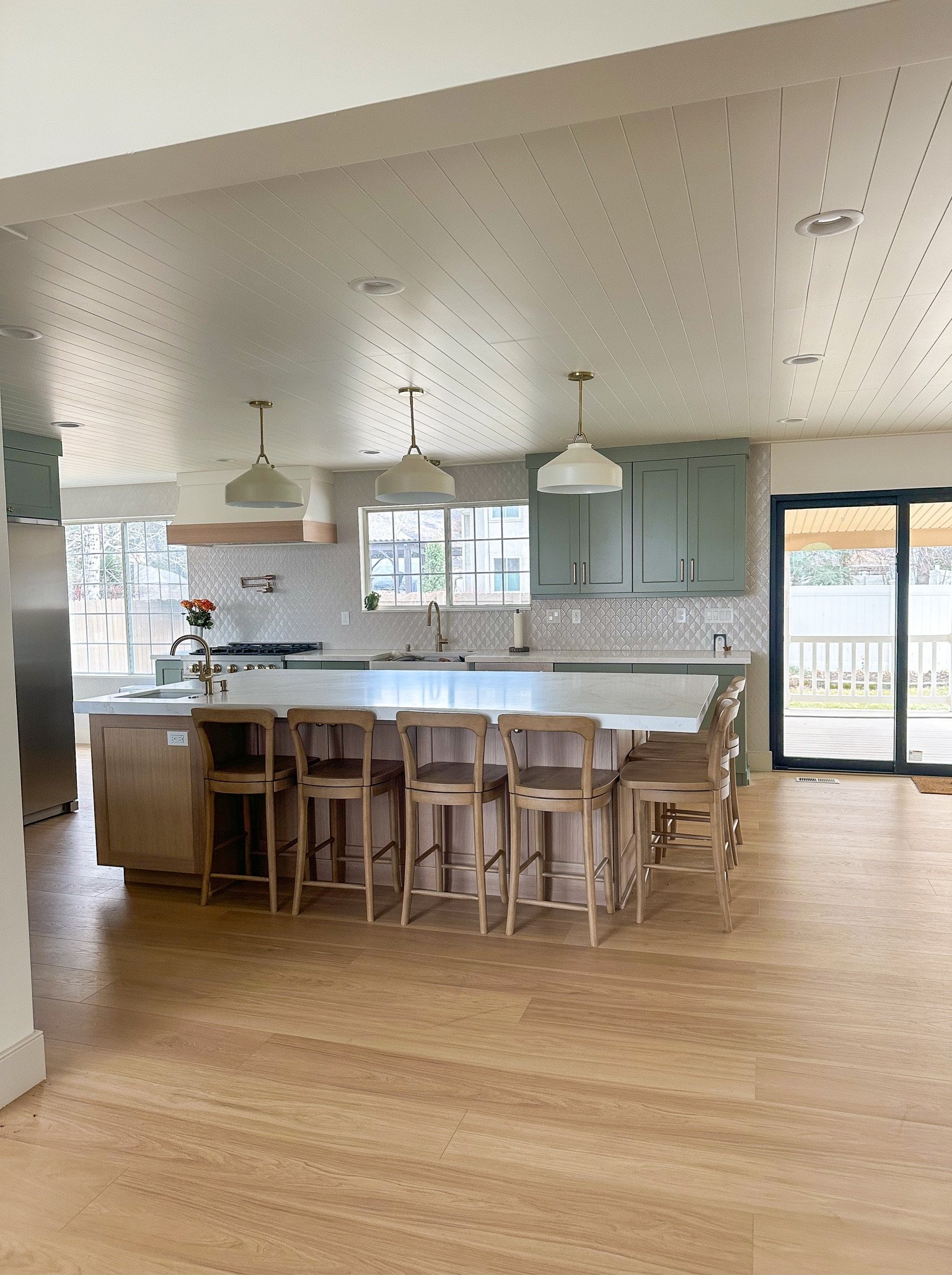 Dreamy wooden bar stools (that swivel!) and simplistic + beautiful pendant lights over the island 

#LTKHome