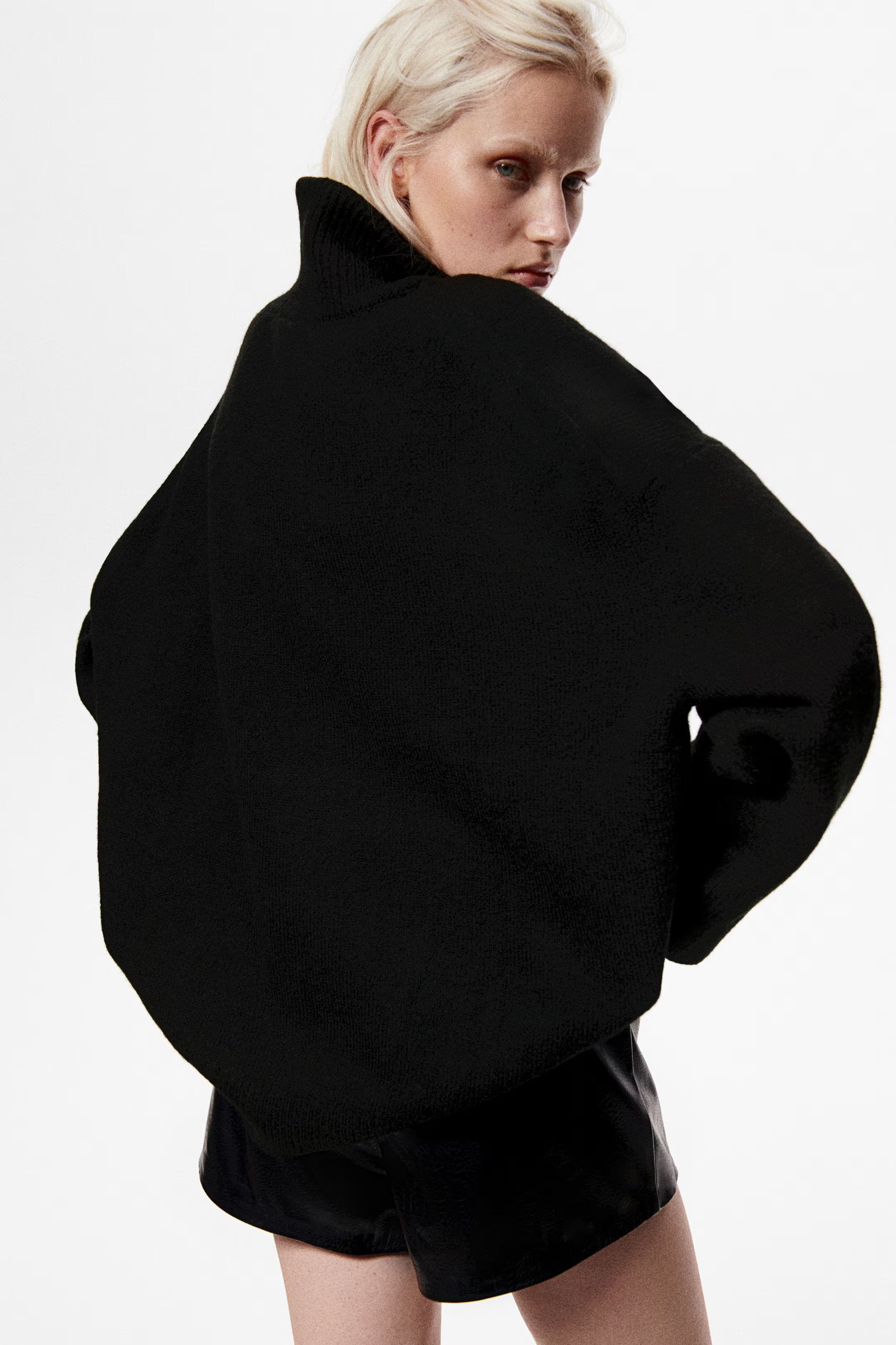 Oversized polo-neck jumper | H&M (UK, MY, IN, SG, PH, TW, HK)