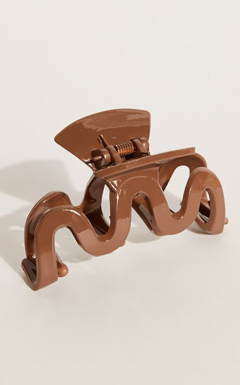 Wilde Hair Clip in Brown | Showpo (US, UK & Europe)