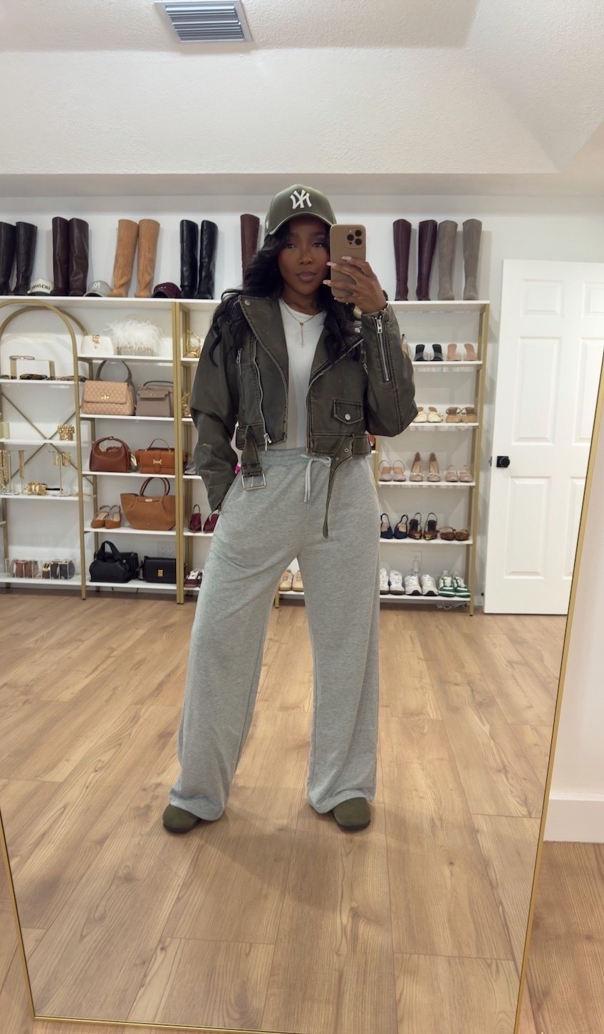 Effortless off-duty styling done right 🤍

A cropped utility jacket layered over a classic white tee and relaxed sweatpants creates that cool, put-together look without sacrificing comfort. The structured jacket instantly elevates the outfit, while the cap and neutral sneakers keep it casual and wearable for real life.

Perfect for:
• Errands and busy days
• Coffee runs
• Travel days
• Casual weekend plans

📏 Sizing:
Jacket: Small  
Top: Small  
Bottoms: Small  
Shoes: True to size  

📏 Measurements:
5’4” · 140 lbs · 36D · 27” waist · 40” hips  

Casual neutral outfit, elevated loungewear look, chic everyday styling, cropped jacket outfit ideas, comfy but polished outfits.

Everything linked and easy to shop.

Follow my LTK @kirasfashionfinds on the @shop.LTK app to view this post and get my exclusive