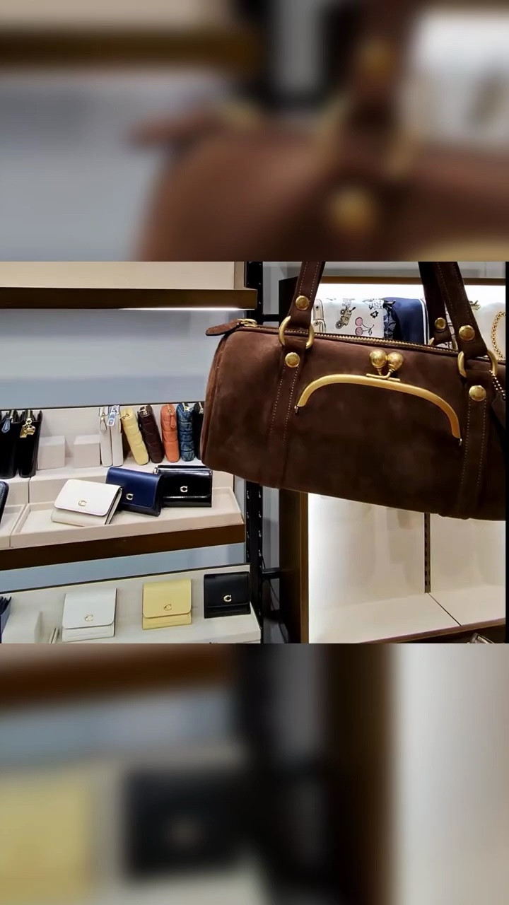 Designer Handbag Finds | Luxury Style Bags

So many beautiful designer handbags in this display. From structured styles to everyday bags, these pieces are perfect for elevating your wardrobe. If you love luxury fashion, these finds are worth seeing.
#designerbags #luxuryfashion #handbaglover #styleinspo