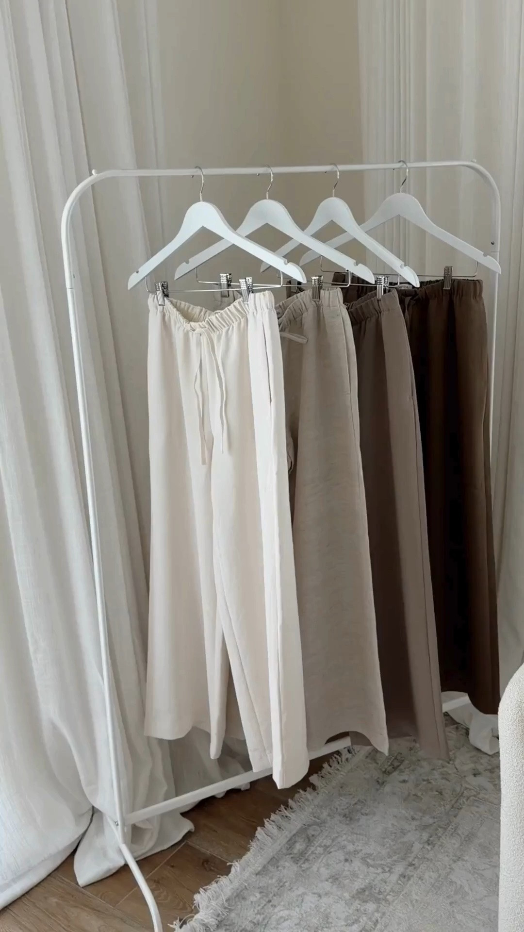 Obsessed with these pants and understatement. I’m just shy of 5-7” wearing a size small regular #stylinbyaylin #aylin @Aritzia

#LTKSeasonal #LTKOver40 #LTKootd