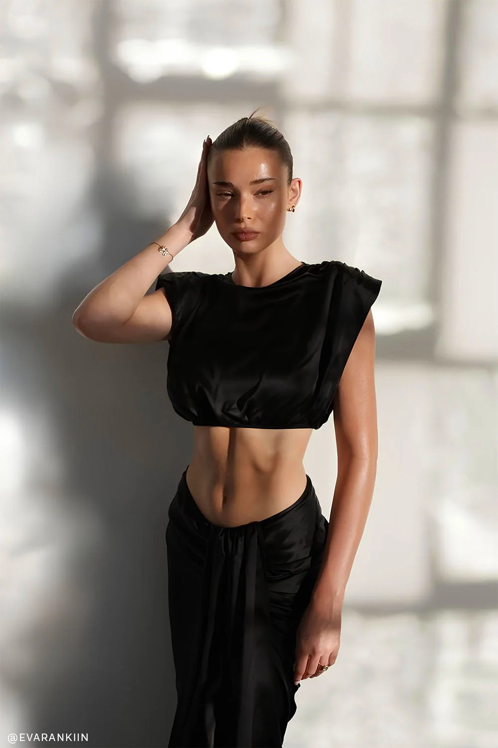 Zendaya Silk Crop Top - Black | MESHKI US