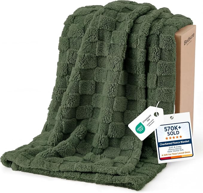 Bedsure GentleSoft Dark Green Throw Blanket for Couch - Checkered Fleece Blankets Gifts for Women... | Amazon (US)