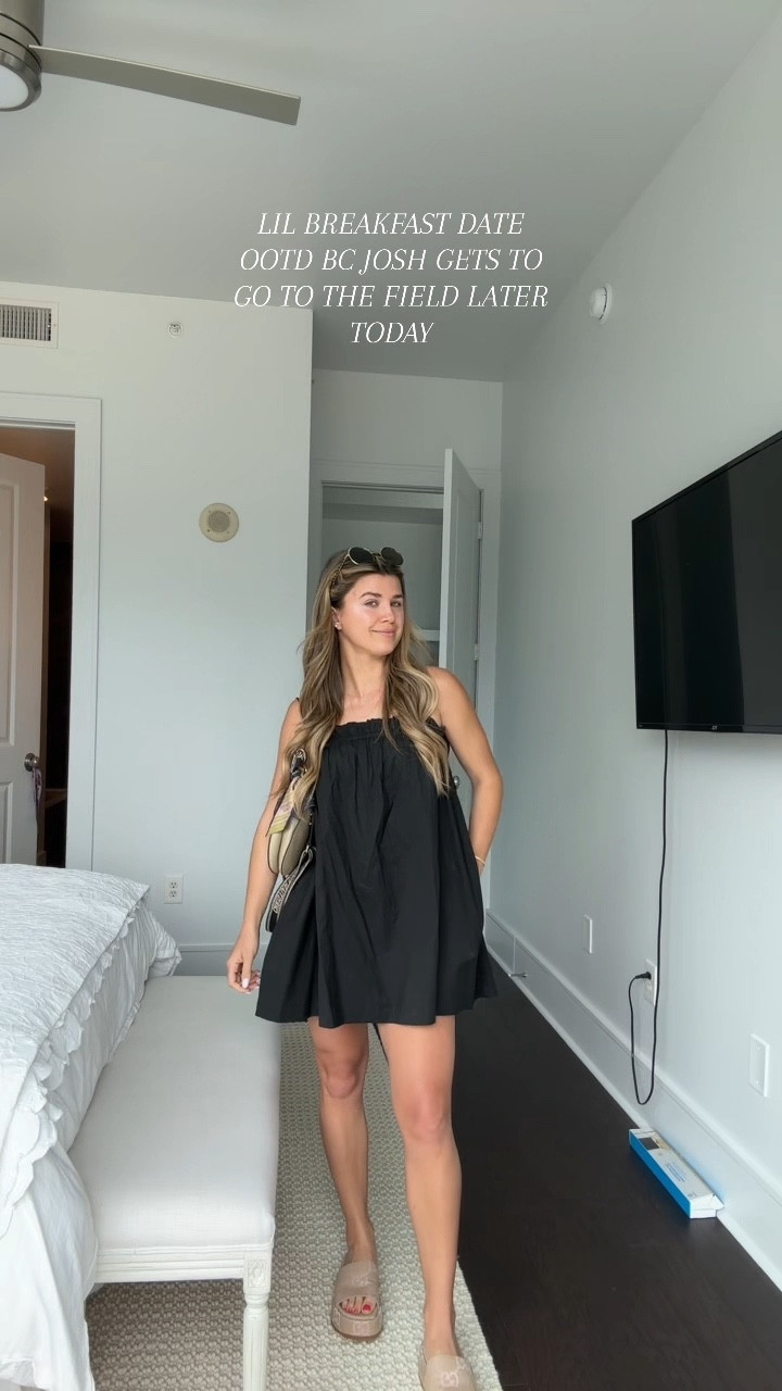 The easiest throw on dress!

Size xs 
Shoes tts