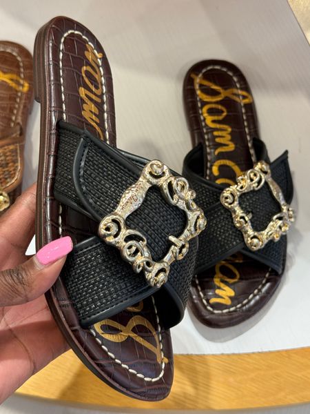 Stylish Flats 
Found these cute flats. Come in two other colors and comfortable to wear. Tried them on in a size 9.5. 

Spring Outfit, Spring Shoes, Flats, 


#LTKSeasonal #LTKover40 #LTKshoecrush