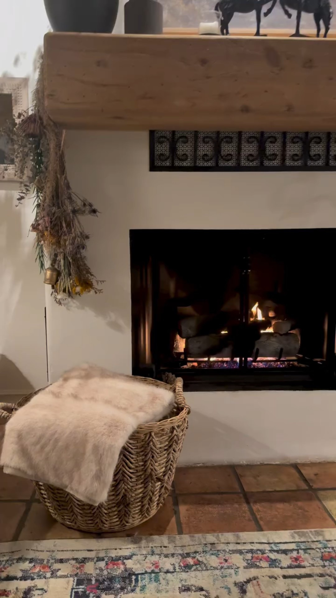 Cozy up with a comfy blanket! 🌿

A  cozy throw blanket should be so soft and the perfect weight. I love snuggling up with this beautiful piece of home decor.

Be sure to follow @marneys_tidbits 🌸

 #homedecor #throwblanket #blanket #homefinds #marneystidbits

#LTKHome #LTKvlog #LTKstorytime