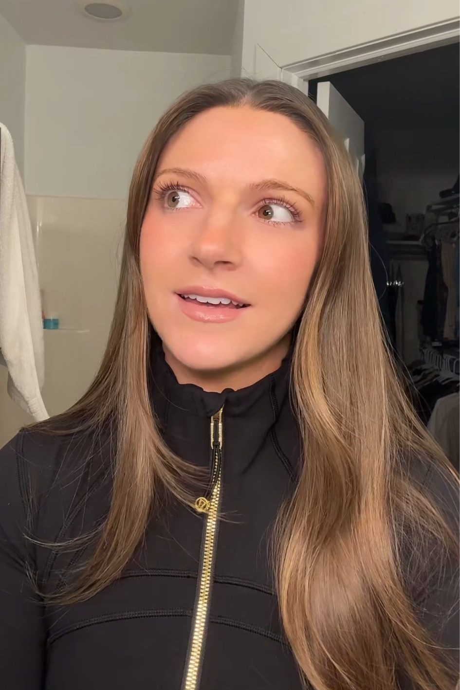 Reviewing the lululemon align jacket with the gold zipper!! ✨🖤

What do y’all think? Gold zipper or all black?!