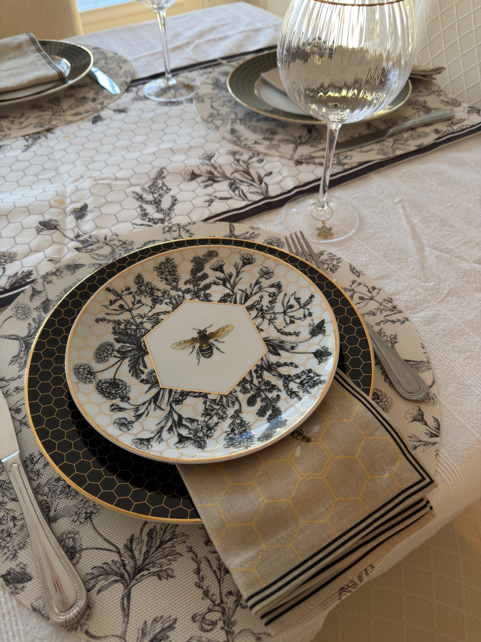 #Plates #chic #Home 

#LTKGiftGuide #LTKFindsUnder100 #LTKHome