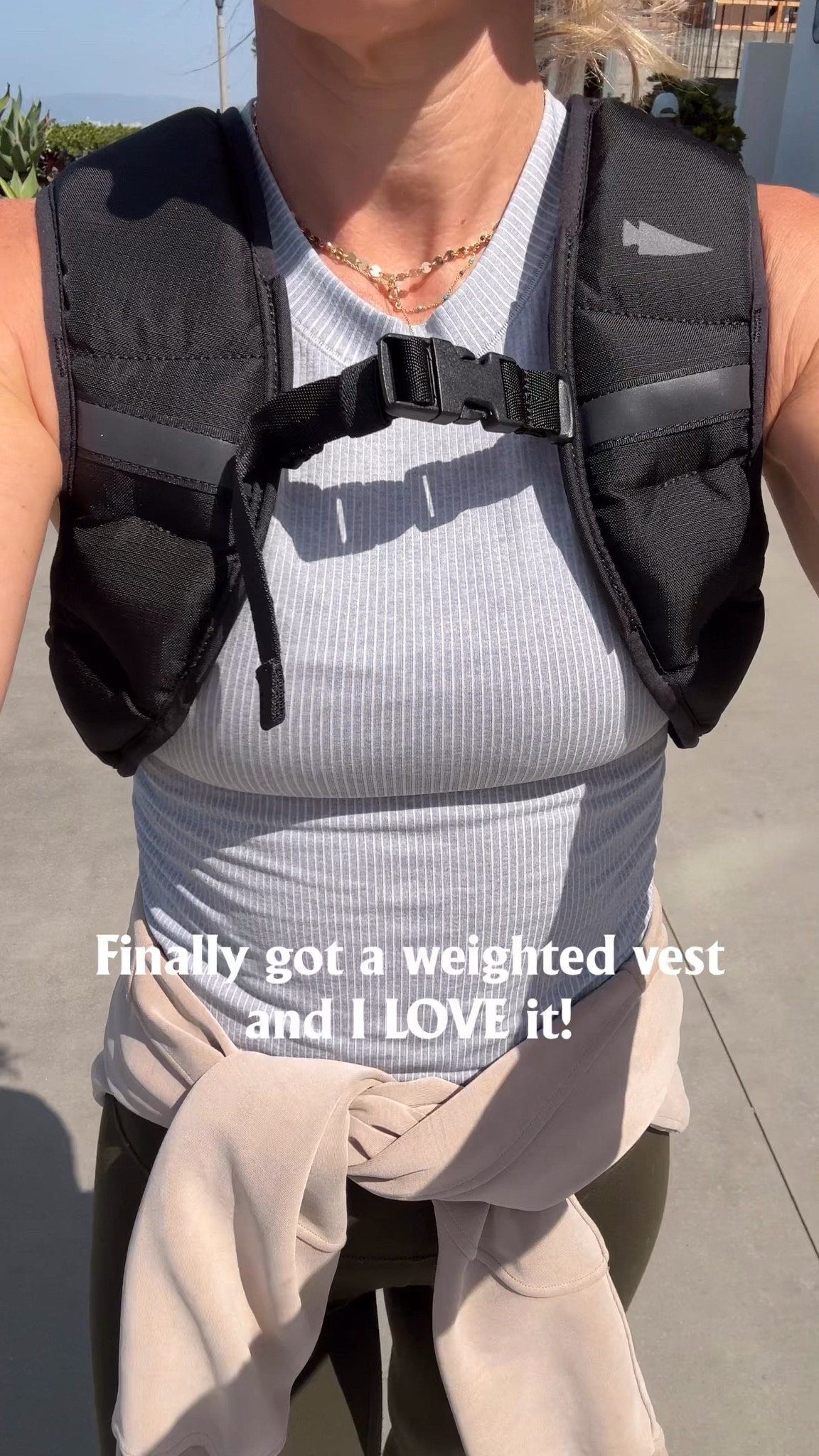 Seriously obsessed with my weighted vest, burning some extra calories on my beach walks! 

Active wear