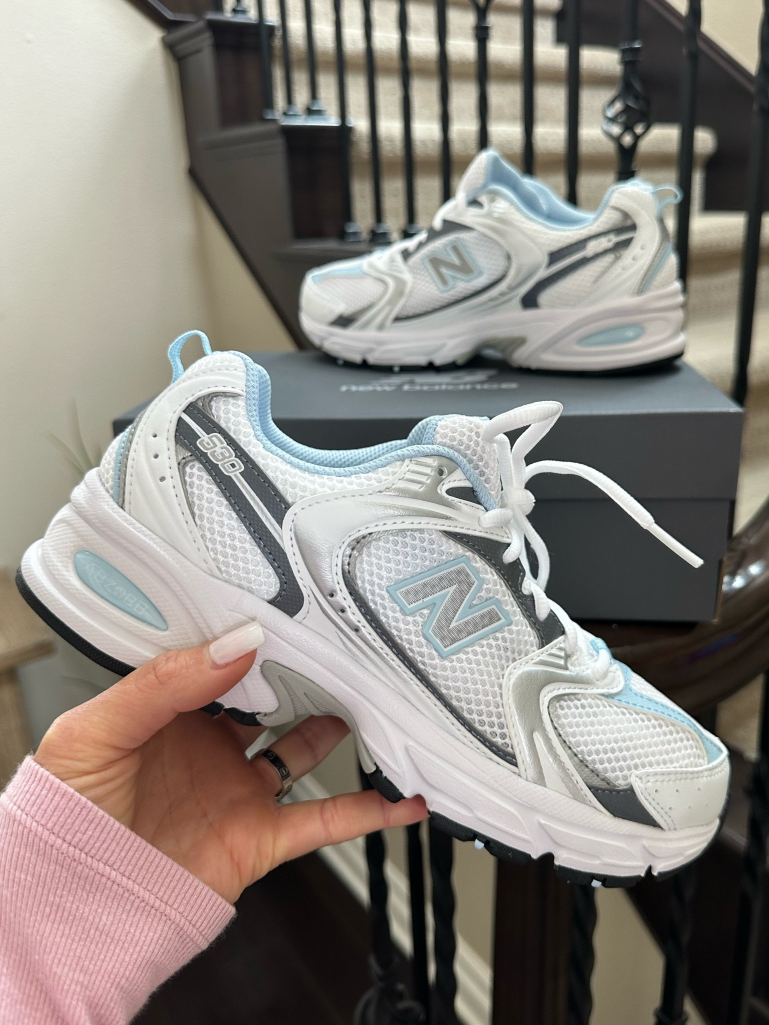 New Balance 530 😍

COLOR: White with Dark Arctic Grey and Light 

#LTKFindsUnder100 #LTKFitness #LTKShoeCrush