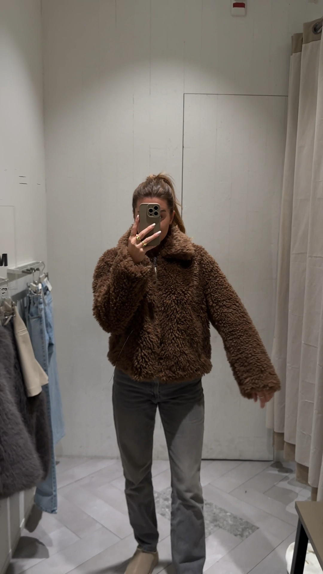 Teddy jacket, really soft and keeps you really warm for these cold days. 

Brown Teddy coat from Stradivarius, wearing size M

#LTKSeasonal #LTKstyletip #LTKHoliday