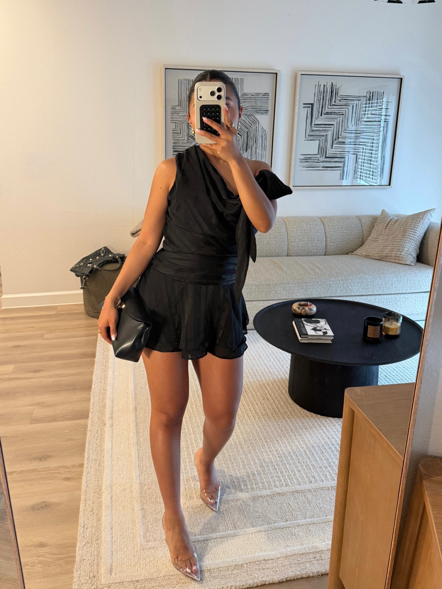 Size us4!! Short so I should’ve sized up 🙃