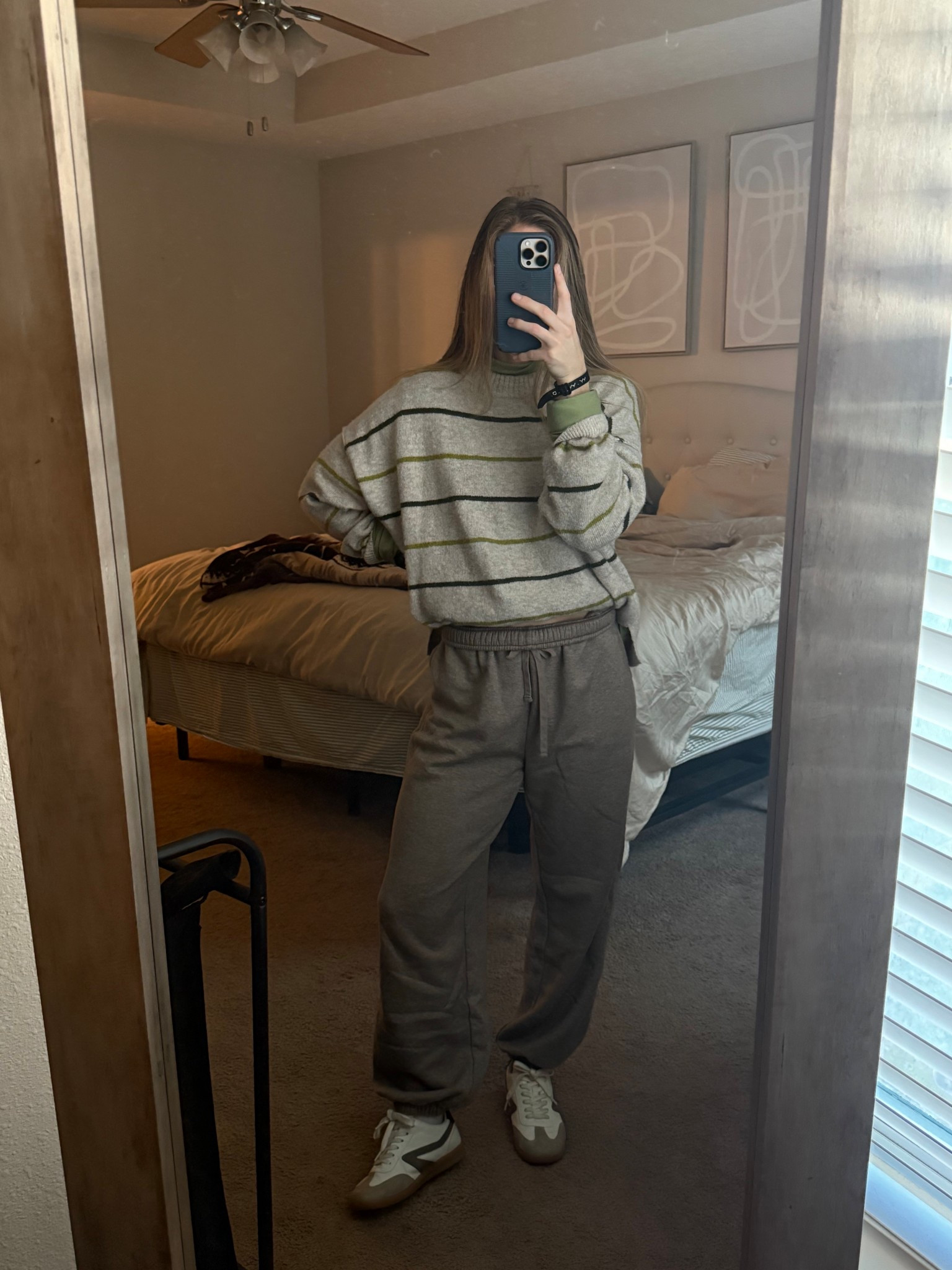 friday OOTD; wearing medium sweater and small in sweats 

#LTKPetite #LTKootd