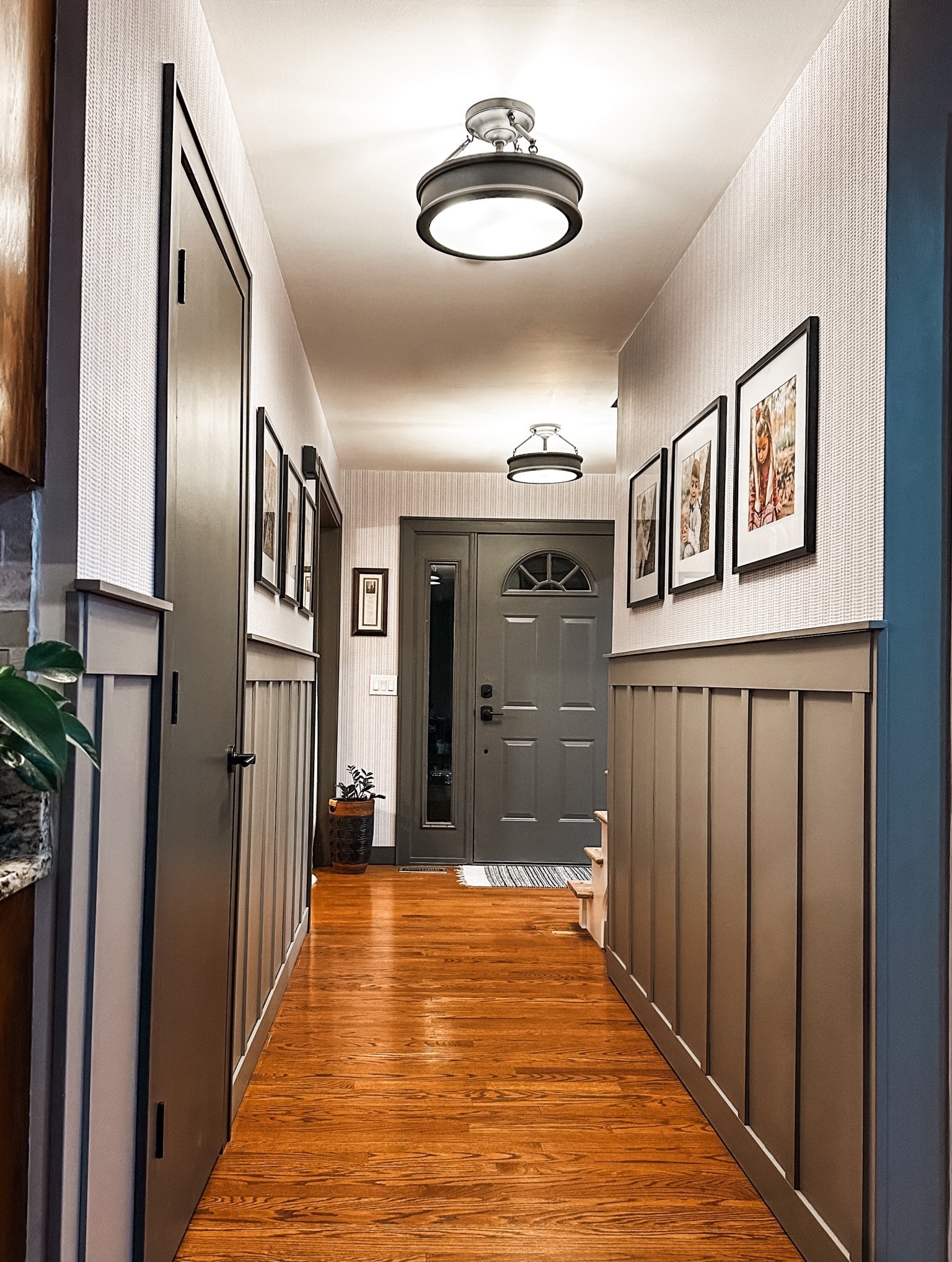 Entryway Reveal 🥰
8 Weeks in the new house, and the entryway is almost done!

#homedecor
#housetohome
#interiors
#wallpaper
#gallerywall
#entryway
#interiordesign

#LTKhome