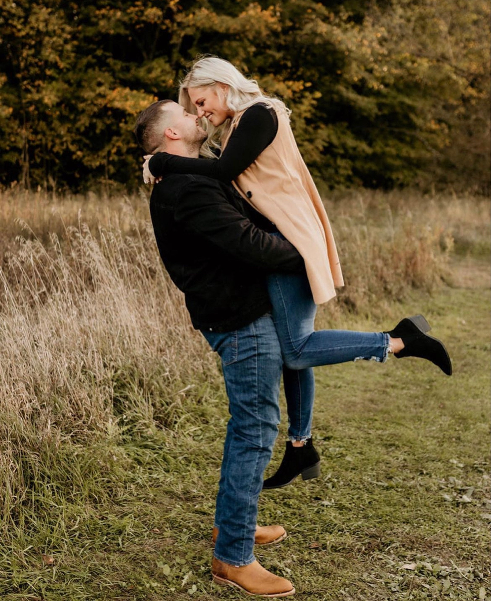 Couple. Couples pictures. Family photos. Holiday pictures. Engagement. Married. 

#LTKHoliday #LTKfamily #LTKSeasonal