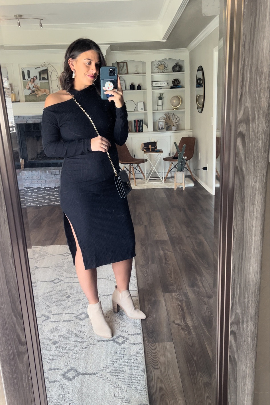 The prettiest and softest ribbed dress. Love the one cold shoulder and slip up the side. Wearing my true size medium and it looks so cute with a bump  

DISCOUNT: COURTNEYSIVARD10

#LTKSeasonal #LTKstyletip #LTKbump