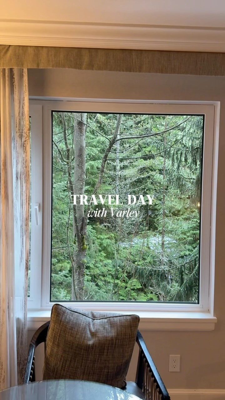 whistler travel day !!! & in @varley !! 

love these new pieces from their club and spring lines — all in my LTK !!! 💘 comment varley for a DM with all the details !! https://liketk.it/59OTv

#travelvlog #dimlvlog #whistlervlog