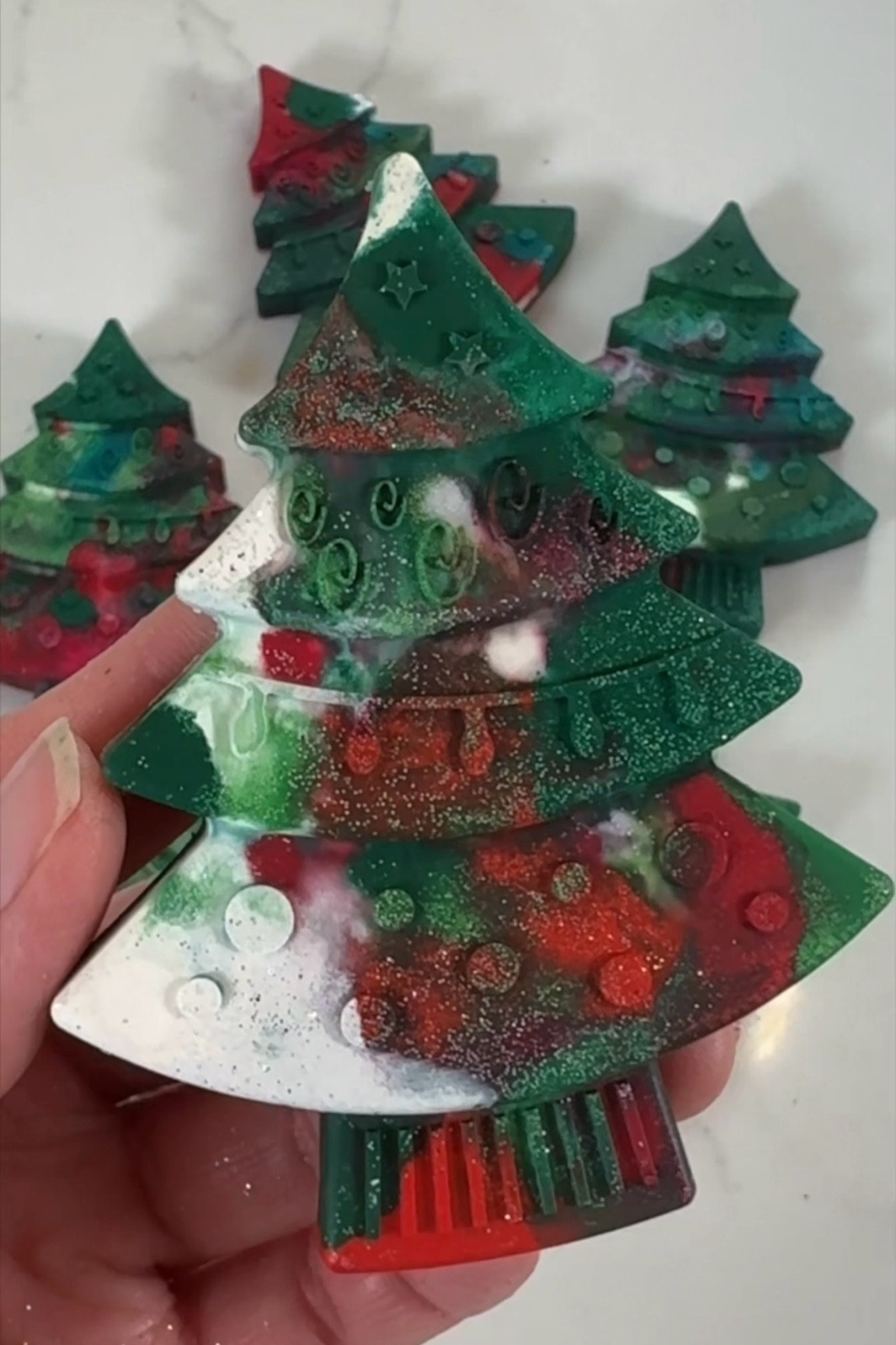 These DIY holiday crayons are the cutest stocking stuffer or gift topper! 🎄🖍️ Simply peel crayons, break them into smaller pieces, and pop them into festive molds. Add glitter for some extra holiday sparkle (optional)! Bake until melted, let them cool completely, and voilà—adorable crayons perfect for little artists! ✨

#DIYHolidayCrayons #FestiveCrafts #HolidayGifts #StockingStuffers #KidFriendlyCrafts #LTKHoliday #HolidayDIY #CreativeGifting

#LTKFamily #LTKHoliday #LTKKids