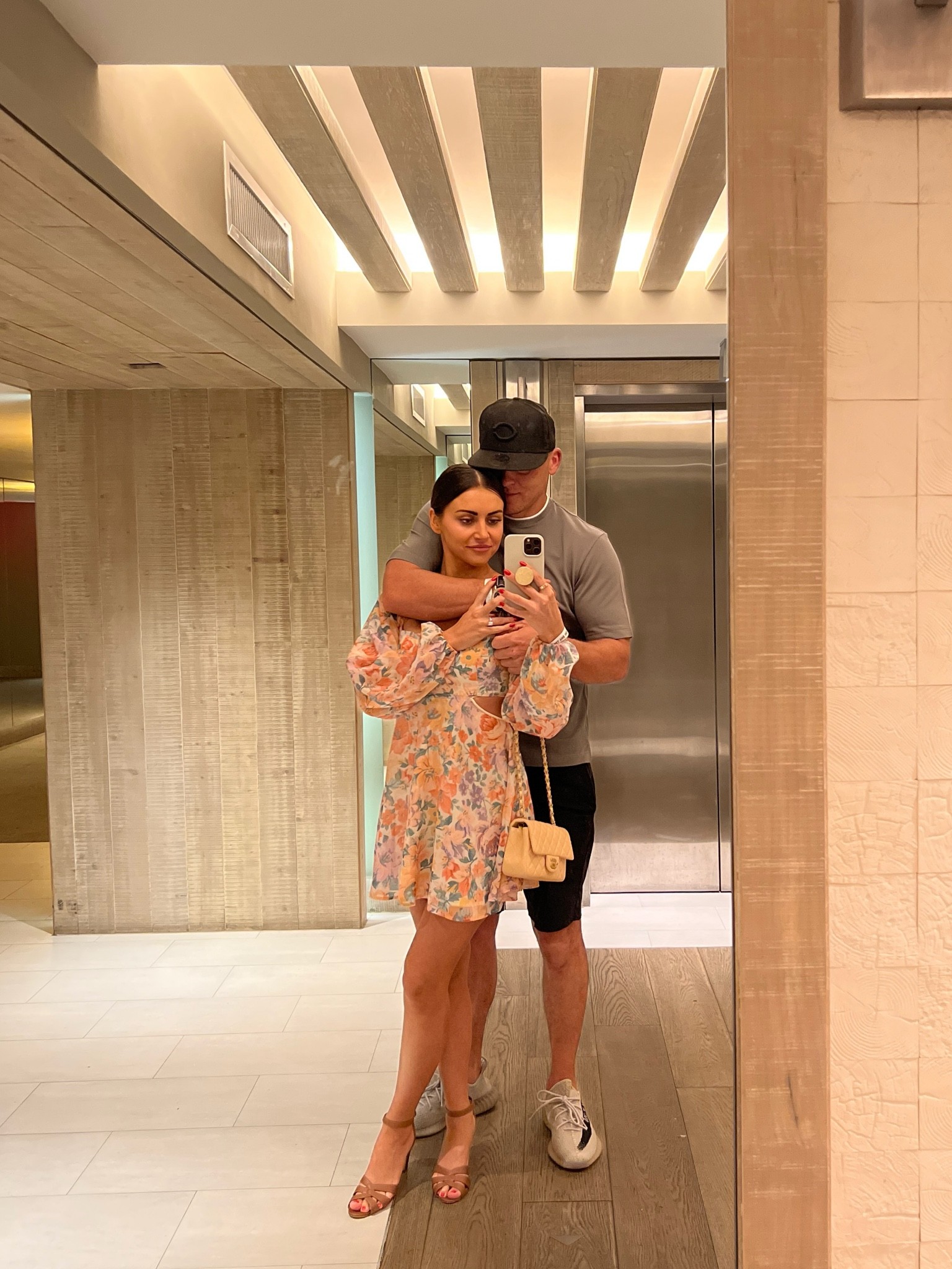 Miami vibes

Dresses / floral dress / Chanel bag / vacation outfit / fashion / style 

#LTKtravel #LTKswim