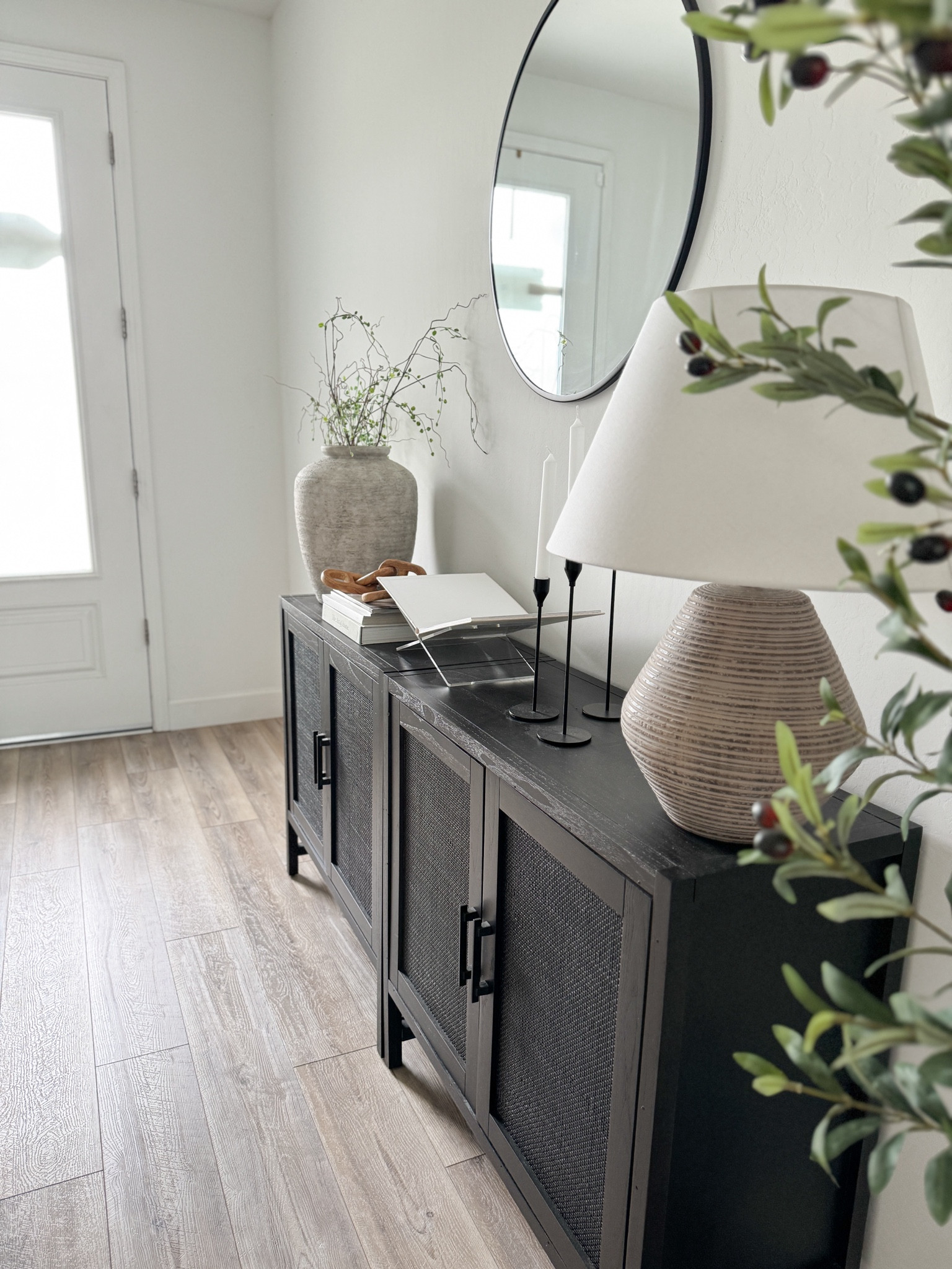 Entryway Styling But on a ✨BUDGET✨

#LTKFindsUnder50 #LTKStyleTip #LTKHome