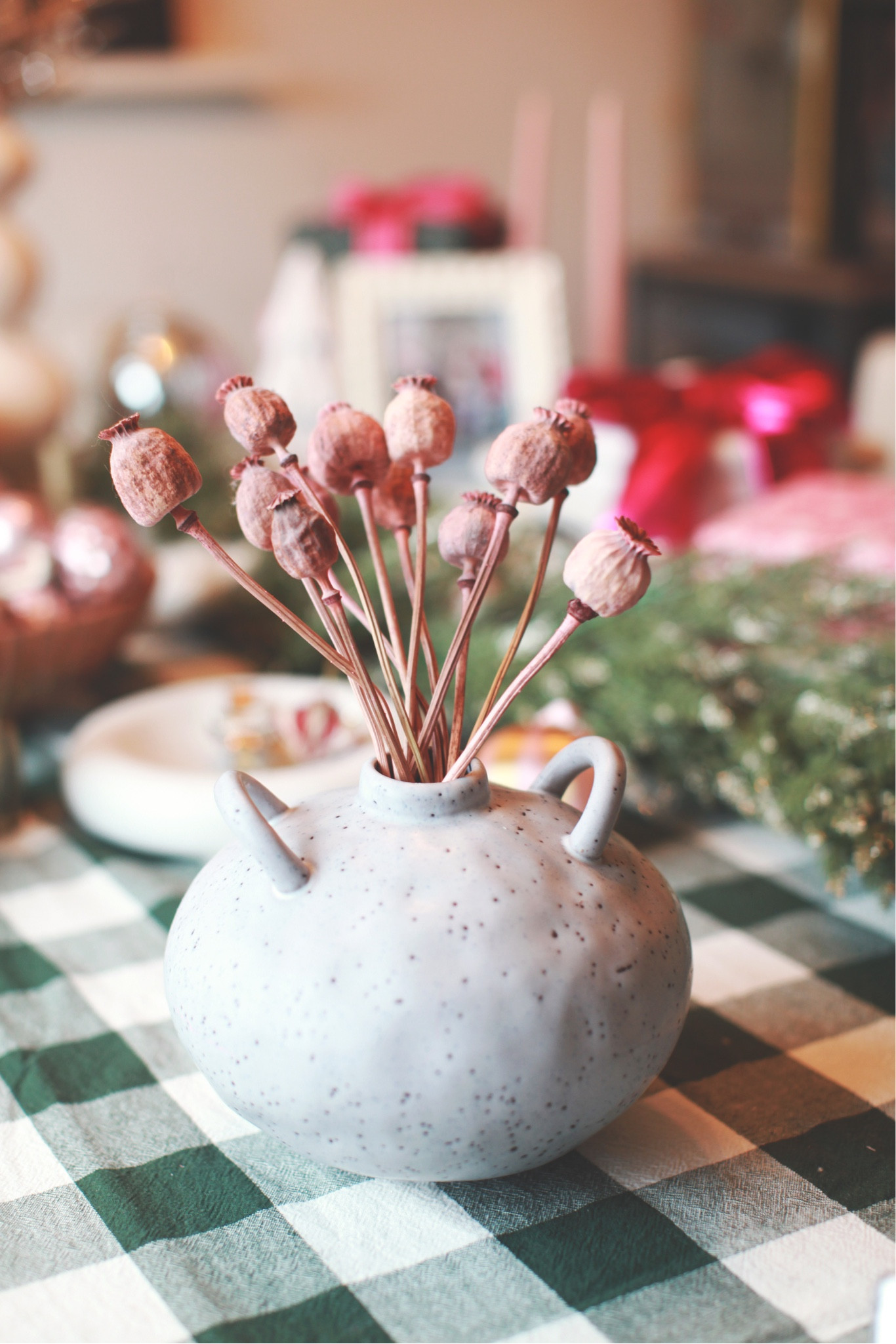 The vase feels and looks so expensive but it’s not! A great little neutral piece that would make a great gift. 


#LTKHoliday #LTKGiftGuide #LTKHome