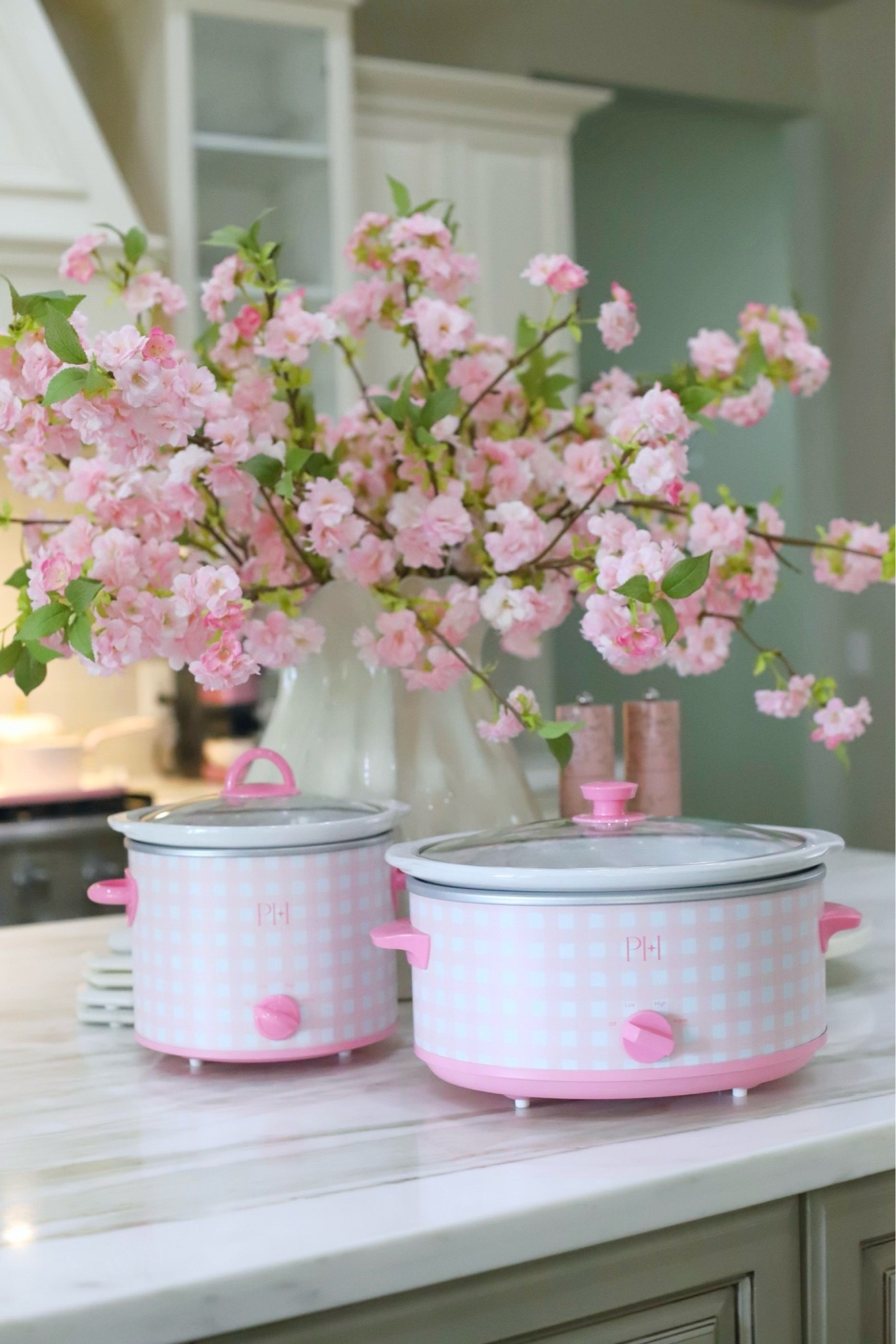 Sorry Honey… soup season needed an upgrade 😂

Found this pink gingham Paris Hilton crockpot on Amazon and obviously she had to come home with me. 🎀 Perfect timing for fall soups, cozy crockpot recipes & all the comfort food!

Comment “AMAZON” to shop 💗

#LTKfoodie #LTKHome #LTKmomlife