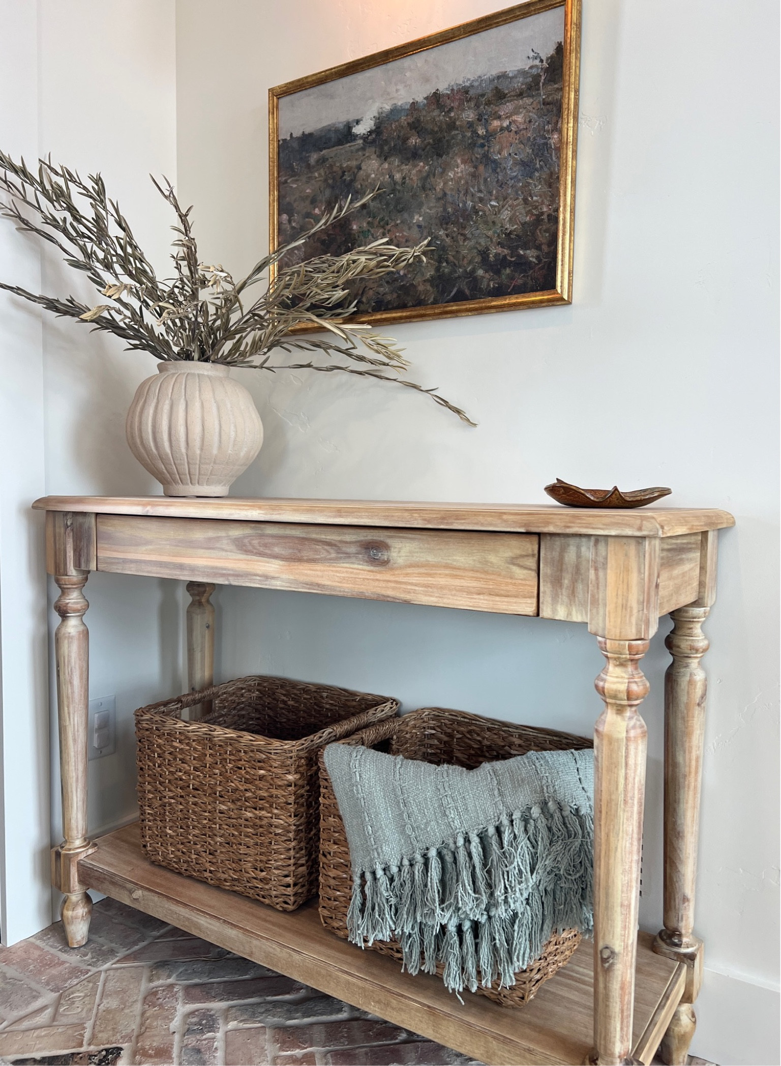 Foyer entryway style

Entryway style 
Foyer style 
Front door 
Entryway accent table 
Entryway console table 
Olive stems 
Vase 
Organic modern style 
European inspired table 
French inspired table 
Console table with baskets 
Brick floor 
Black front door 

#LTKHome