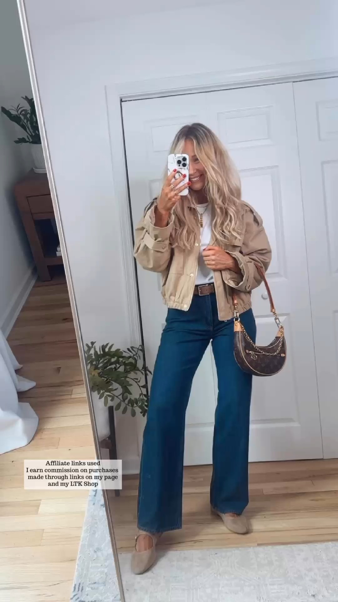 Fall jackets 2025

Dark wash jeans Abercrombie
Cropped jacket 
Brown belt
