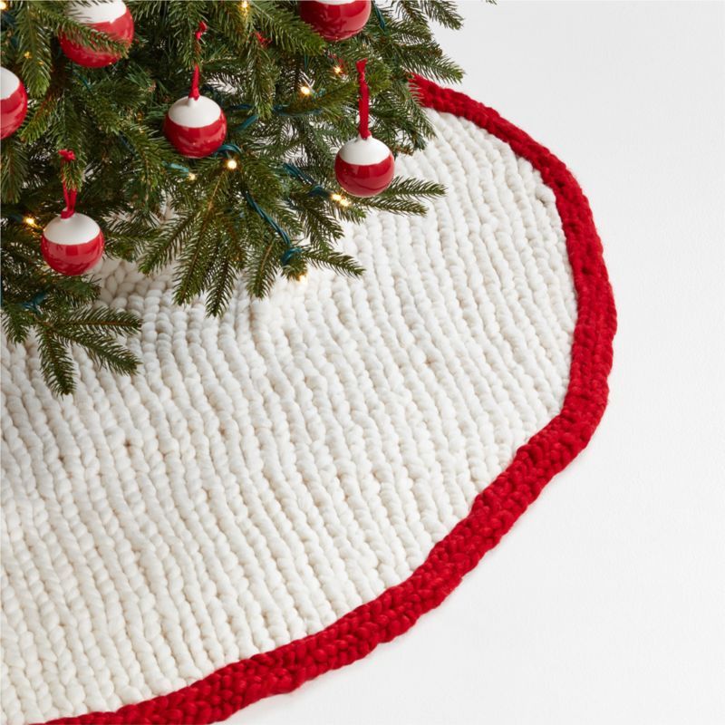 Ivory Chunky Knit Christmas Tree Skirt with Red Border + Reviews | Crate & Barrel | Crate & Barrel