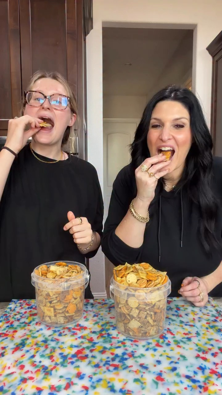 ⭐️PICKLE PARTY MIX⭐️ SPREAD THE WORD TO ALL YOUR PICKLE LOVERS….Our pickle party mix is ELITE 🥒 SNACKING! Let us know if you’d like the full recipe 😘 #pickle #picklepartymix #asmr #footballsnacks #fallrecipes