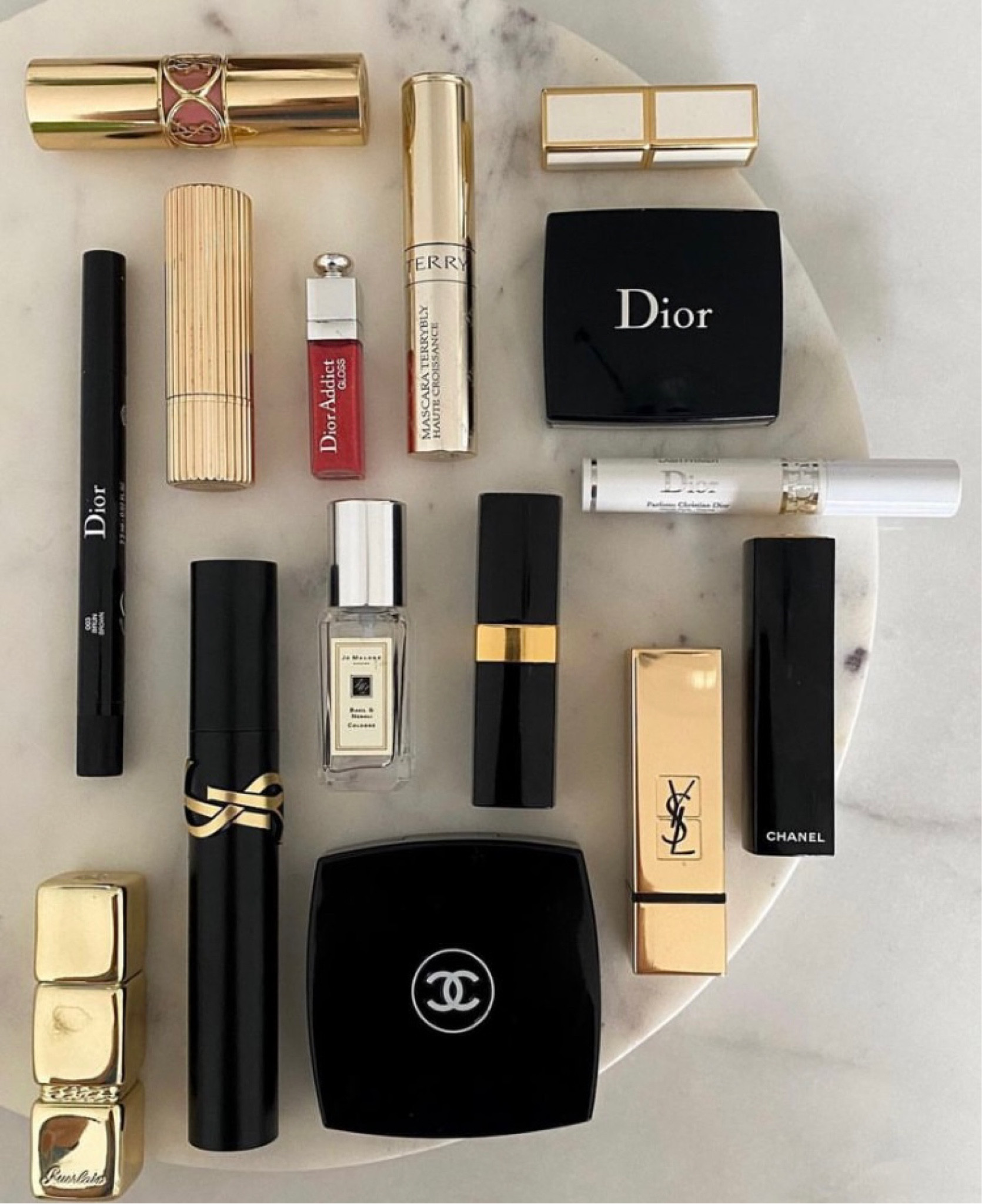 Dior lipoil, Dior lipstick, Dior blush, Dior backstage, Dior makeup, Fragrance collection, Pinterest inspiration, coquette, pink aesthetic
#dioraddict #diorbeauty #Dior #diormakeup #DiorBeautyLovers #DiorLipstick #diorlipmaximizer #MakeupMess #Makeup #minimalmakeup #MakeupFavorites #howtobeaut

#LTKFind #LTKbeauty #LTKGiftGuide