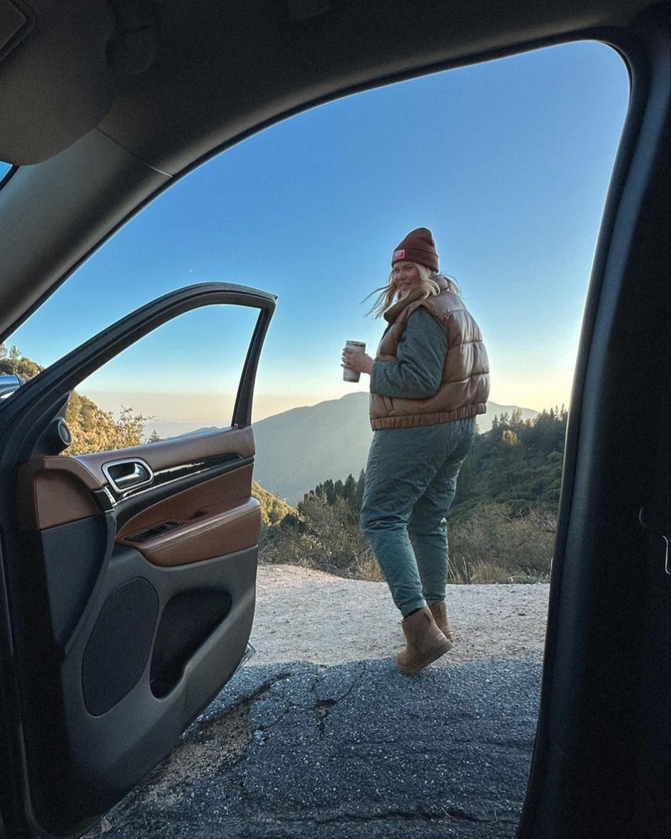 Outfit of the day for the mountains🌄

Cold weather clothes | winter outfit 

#LTKSeasonal #LTKcurves #LTKstyletip