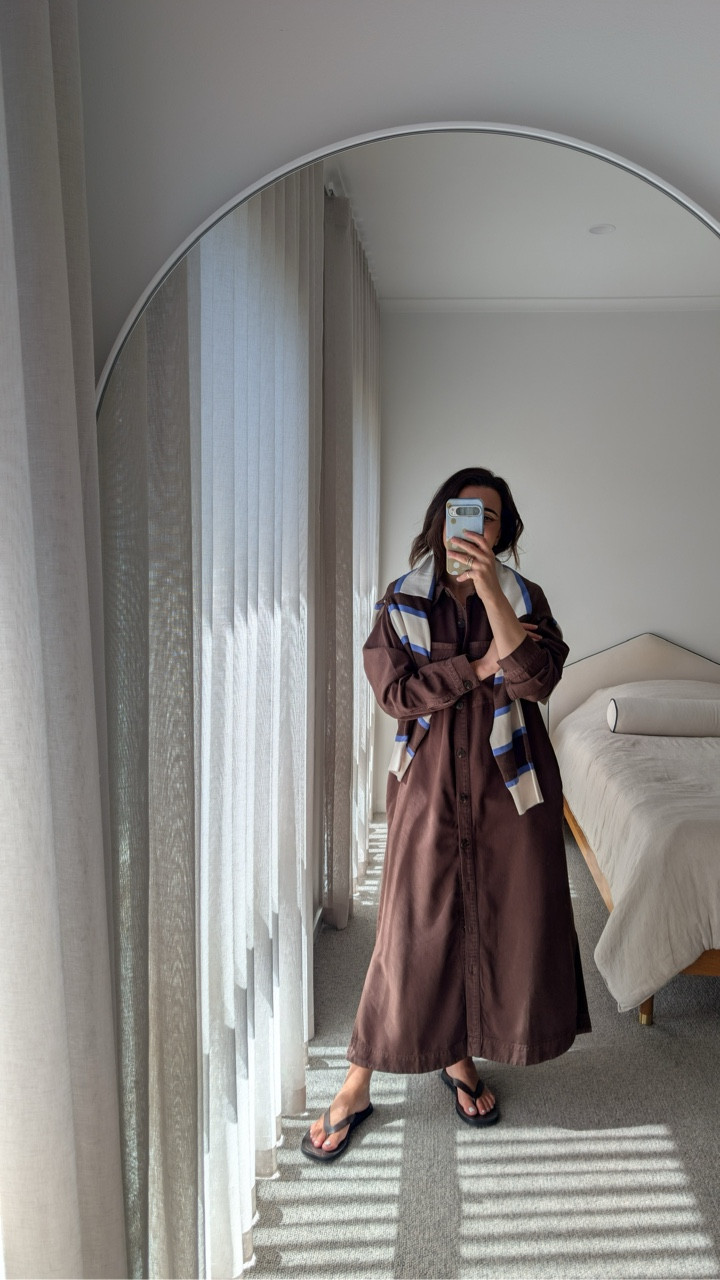 Day 4 of 5: easy outfits for when the weather can’t decide.

A light knit is one of the easiest ways to add dimension to an outfit.

Tie it around your waist for shape and interest, or throw it over your shoulders when the temperature drops.

It’s a small styling trick that makes your wardrobe work harder.

All linked over on @ltk.australia or comment SHOP and ill send my faves straight to your DM's 

Sim x

Follow along for Day 5 tomorrow.