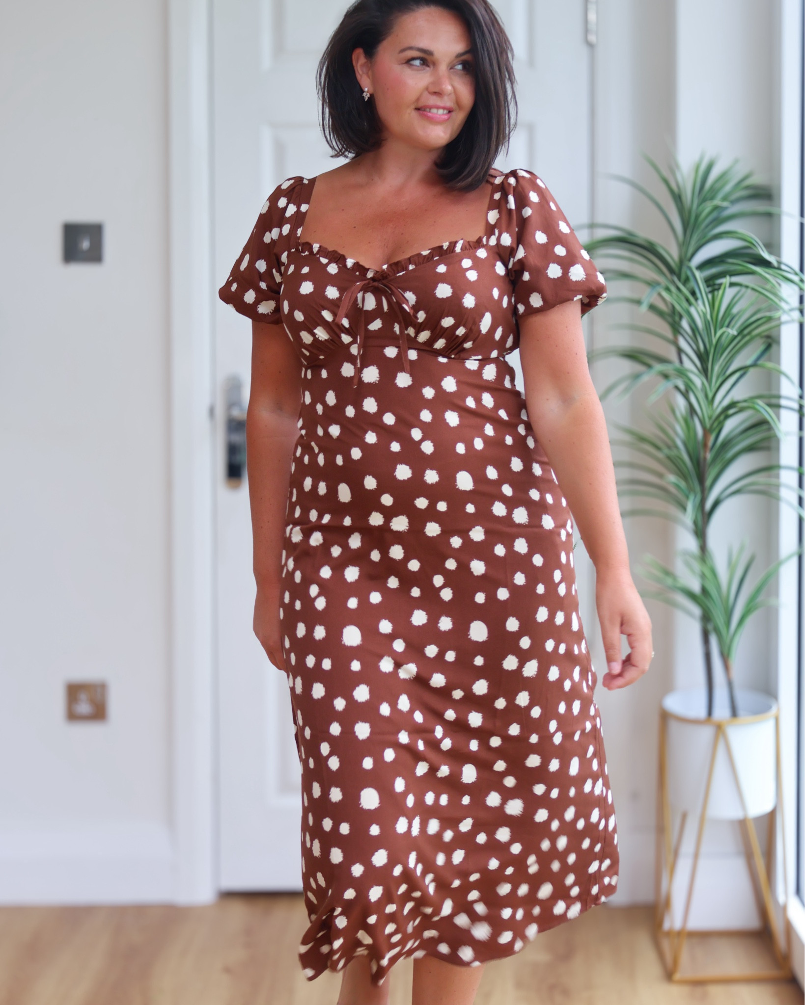 It’s giving pretty woman vibes 🫶🏼 chocolate brown spot milkmaid dress from New Look.  Very flattering for us mid size girls. 

#LTKsummer #LTKuk #LTKmidsize