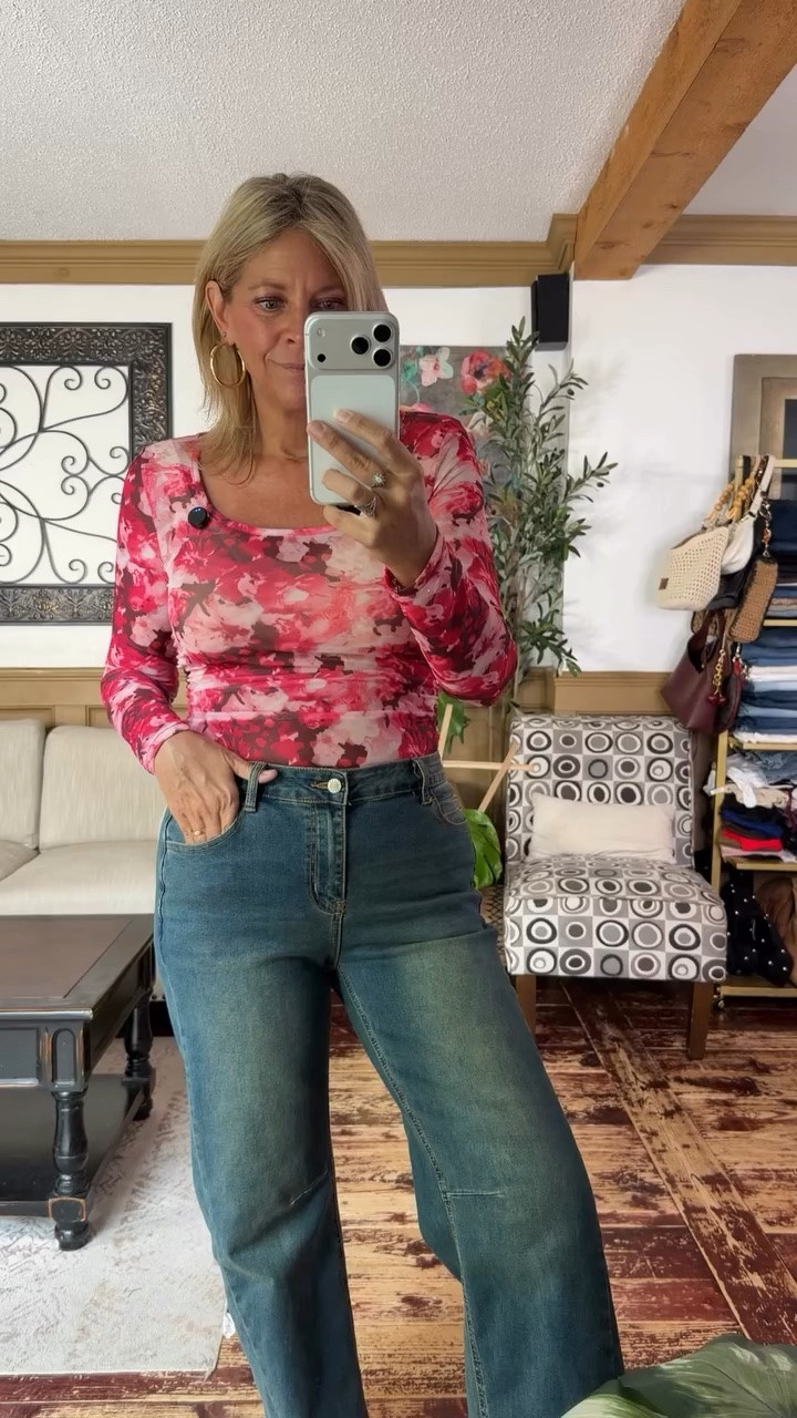 Top size medium; jeans size 12

#LTKSeasonal #LTKOver40 #LTKMidsize