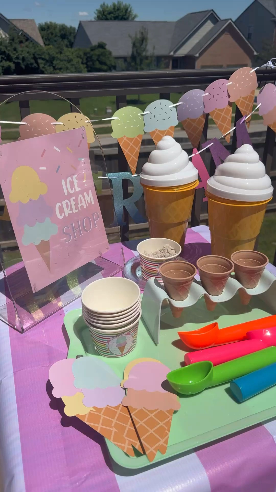 Perfect day for an outdoor ice cream shop 🍦☀️ 

My kids played with this kinetic sand setup for over an hour, and we all know independent play is a win 🙌 It got a little messy, but that’s why we took it outside! I’ll link everything I can but some finds were from Dollar Tree or Temu so definitely keep an eye out there!

#KineticSand #SensoryPlay #IndependentPlay #OutdoorPlay #MomHack #KidsActivities #SummerFun #DollarTreeFinds #PlayIdeas #MomLife